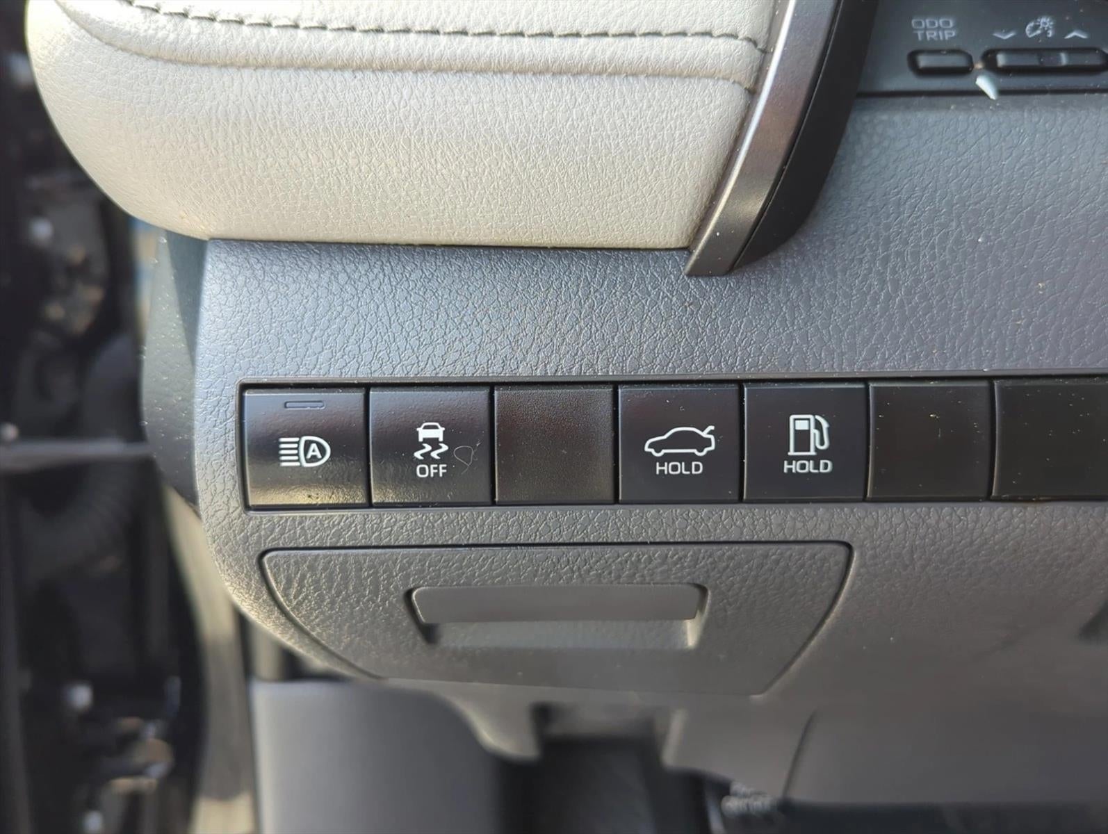 2022 Toyota Camry SE Auto (SE)