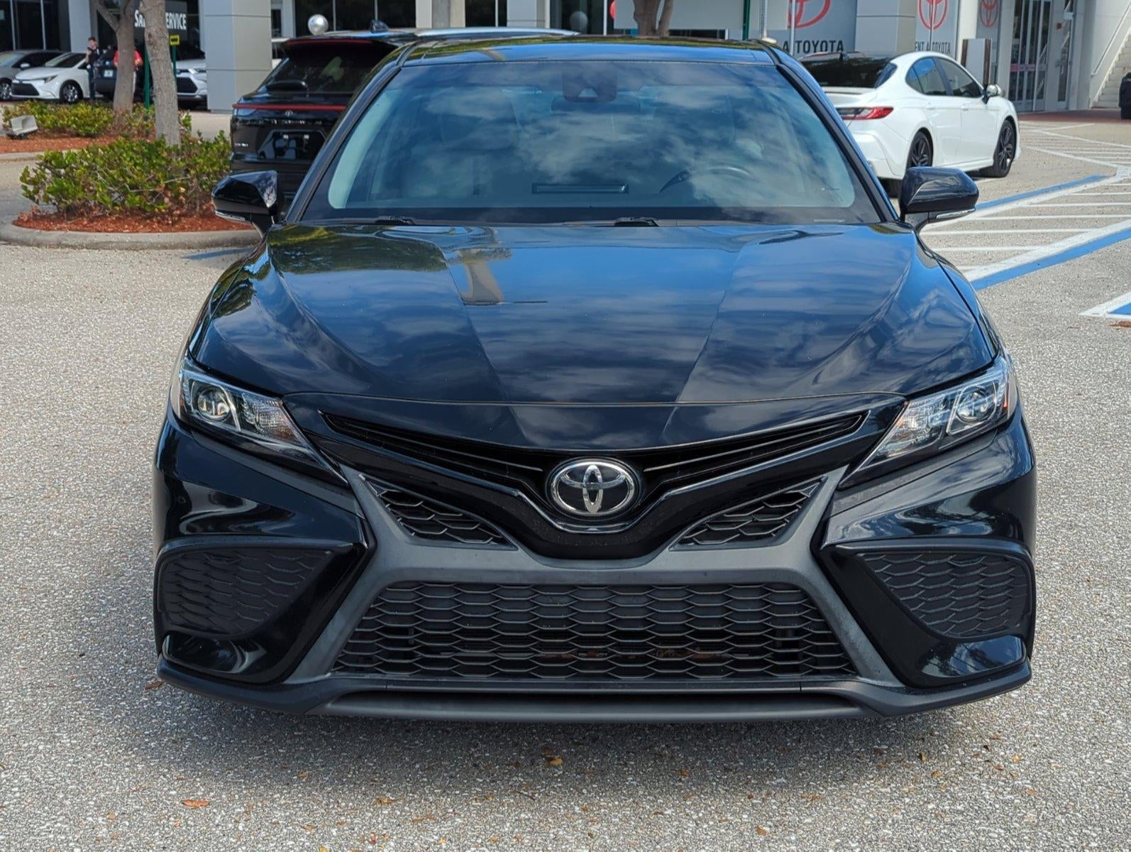 2022 Toyota Camry SE Auto (SE)