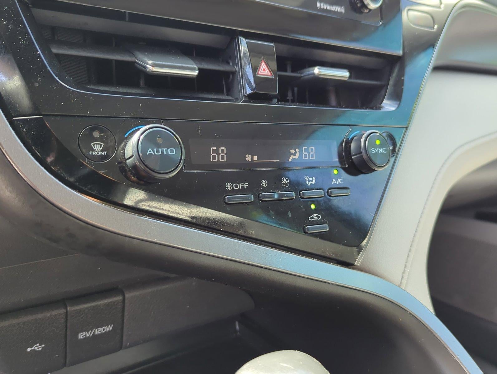 2022 Toyota Camry SE Auto (SE)