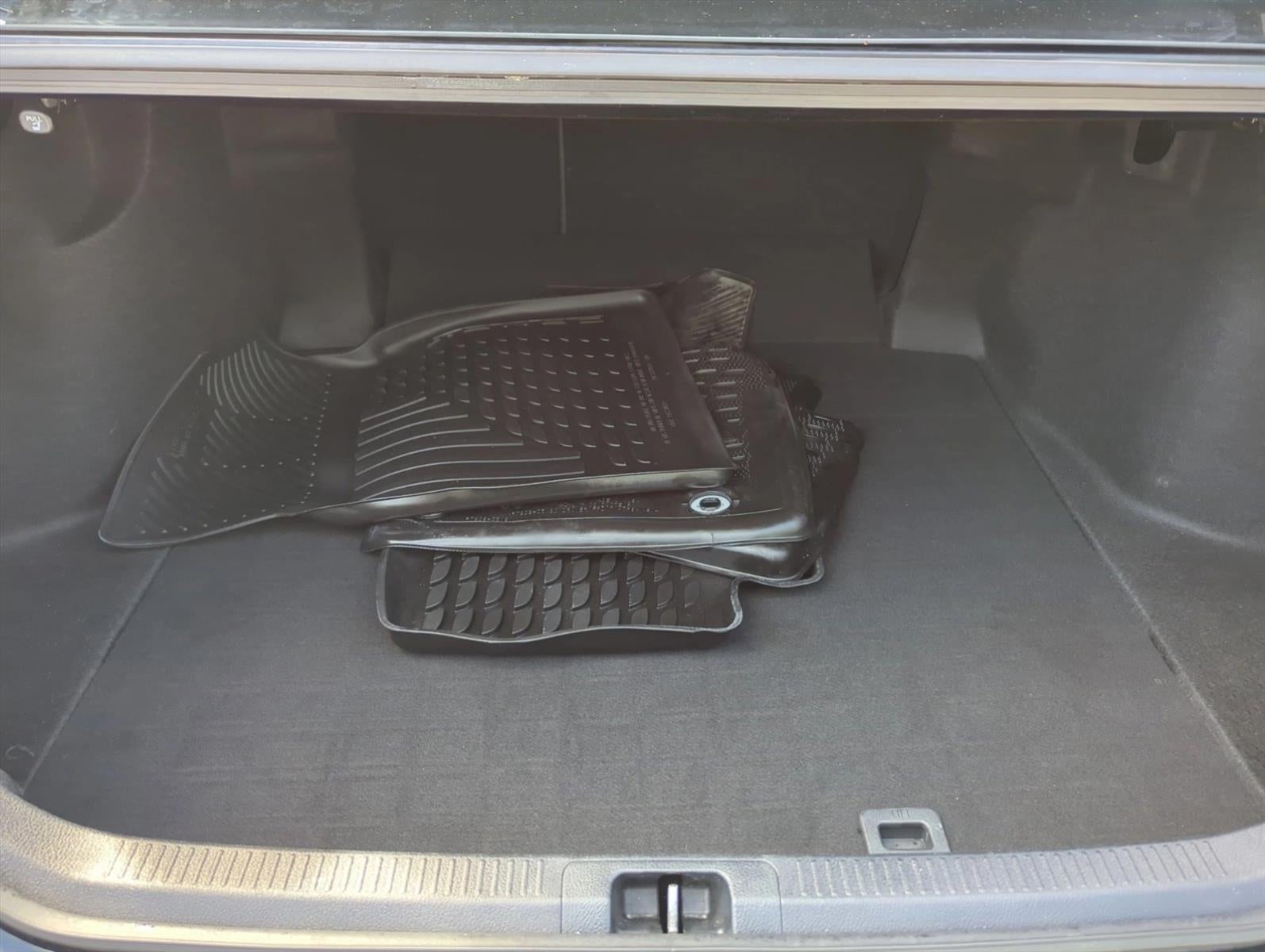 2022 Toyota Camry SE Auto (SE)