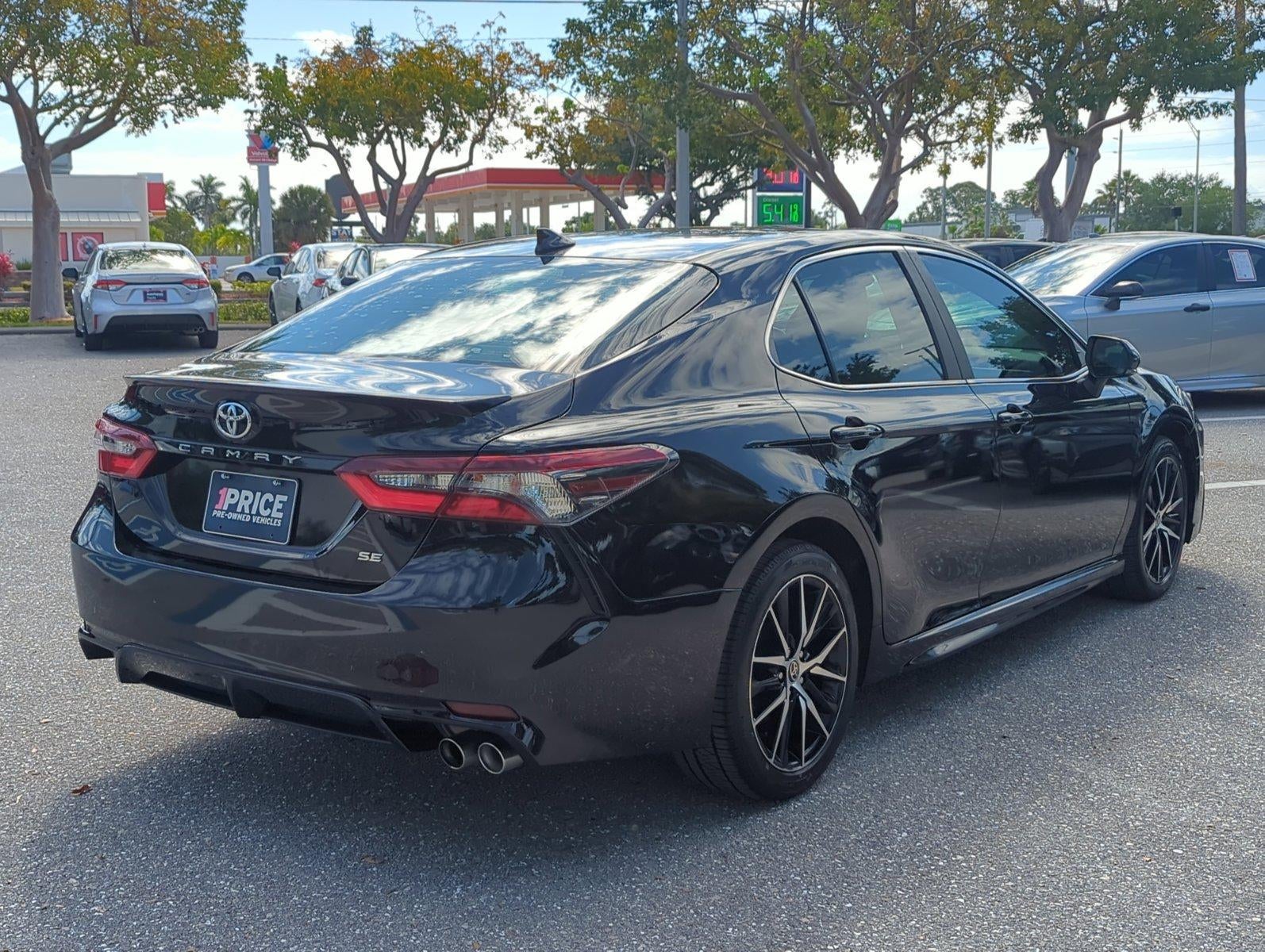 2022 Toyota Camry SE Auto (SE)