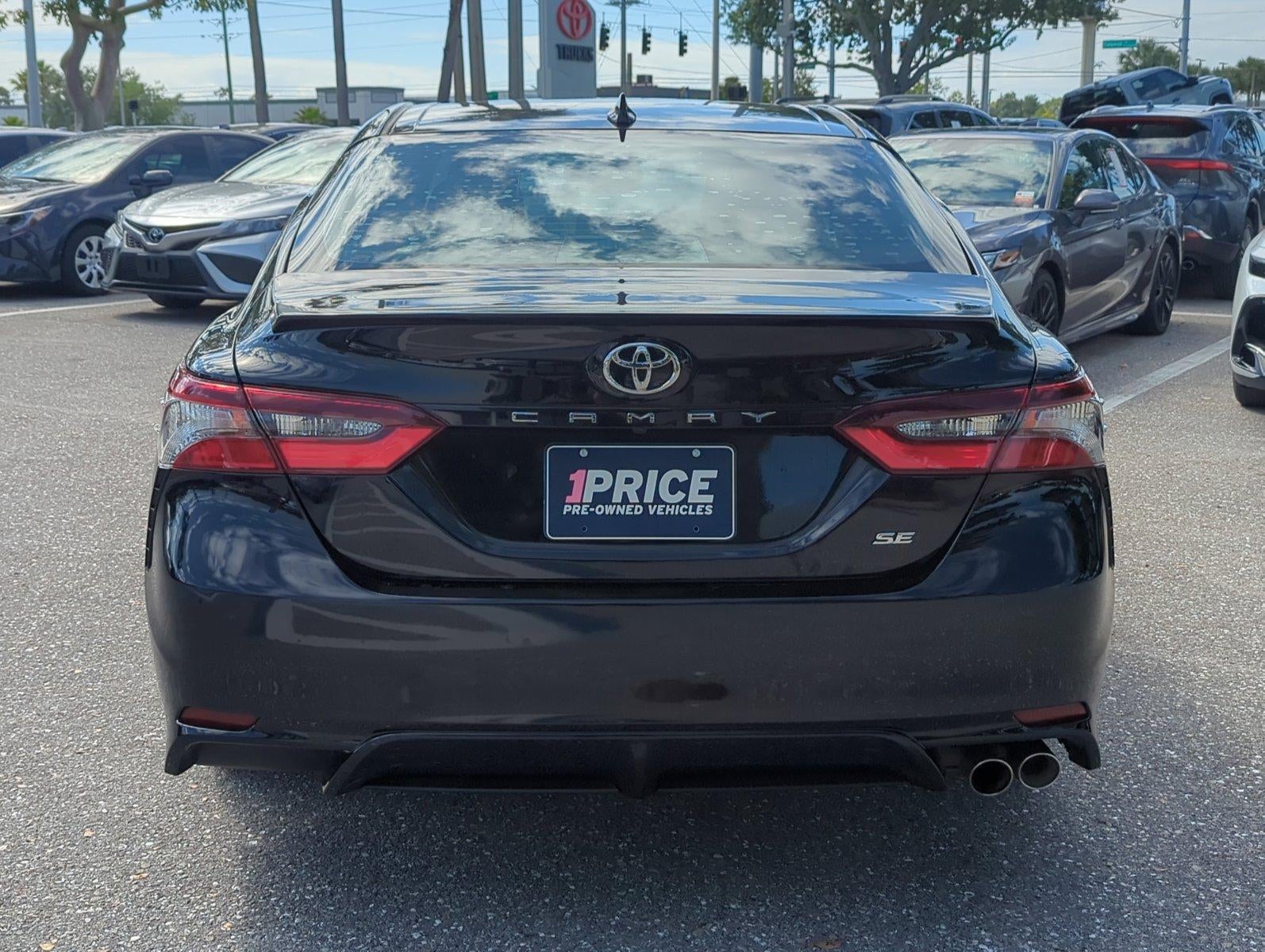 2022 Toyota Camry SE Auto (SE)