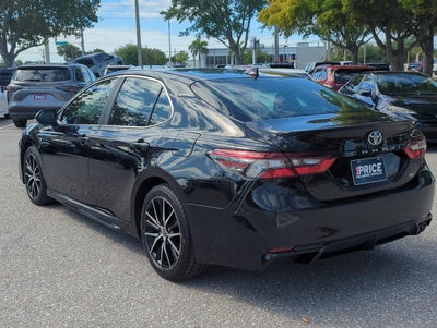 2022 Toyota Camry SE Auto (SE)