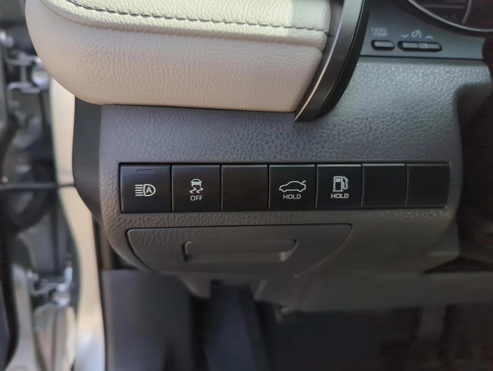 2023 Toyota Camry SE Auto (SE)