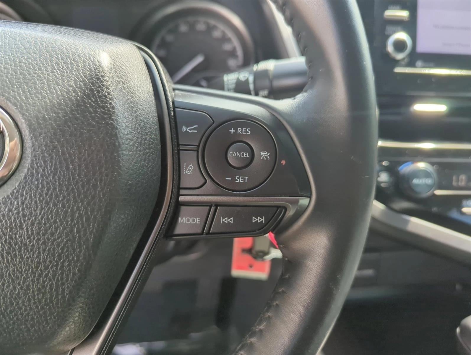 2023 Toyota Camry SE Auto (SE)