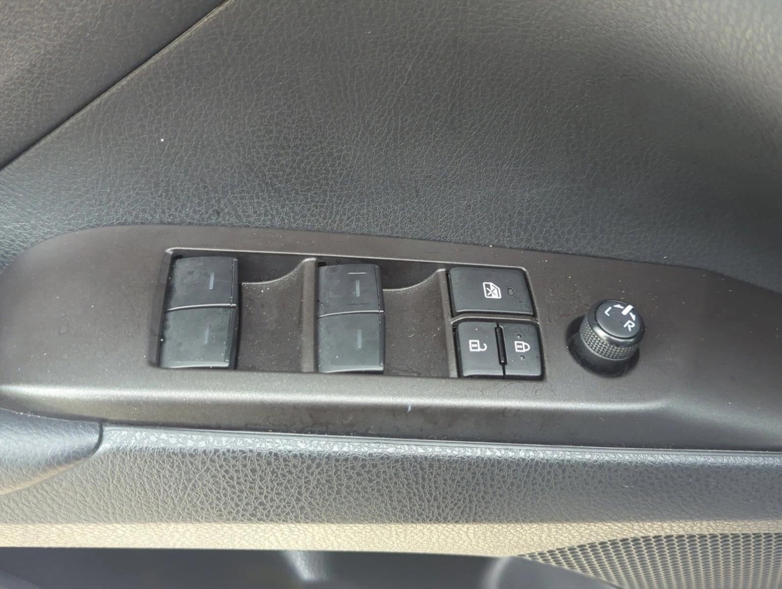 2024 Toyota Camry SE Auto (SE)