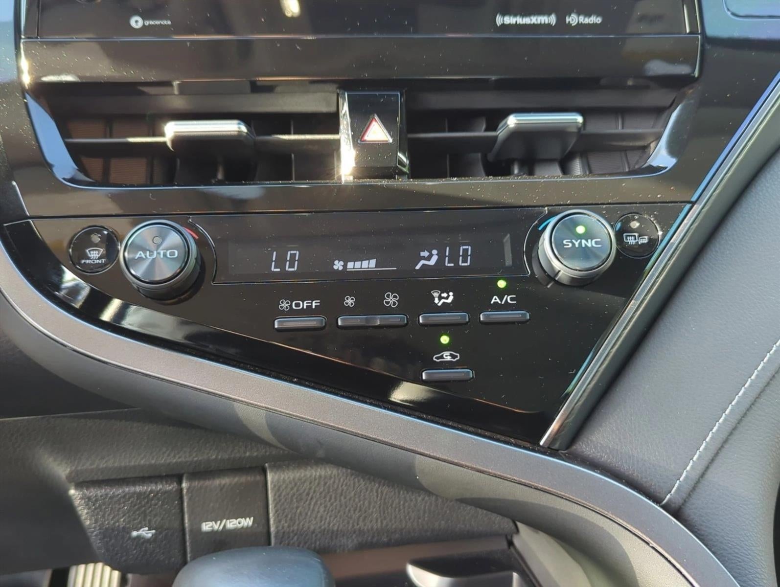 2024 Toyota Camry SE Auto (SE)