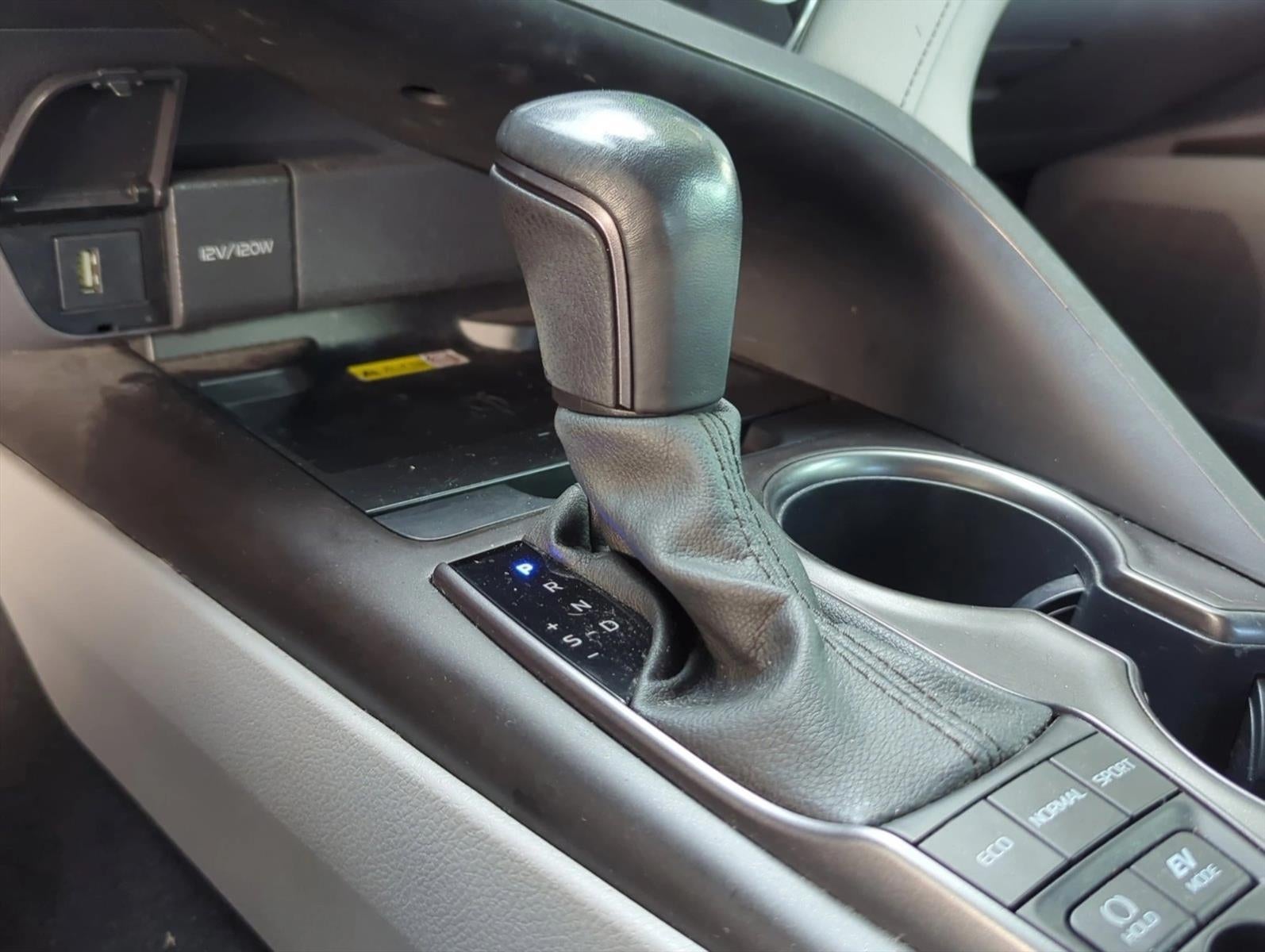 2022 Toyota Camry Hybrid SE CVT (Natl)