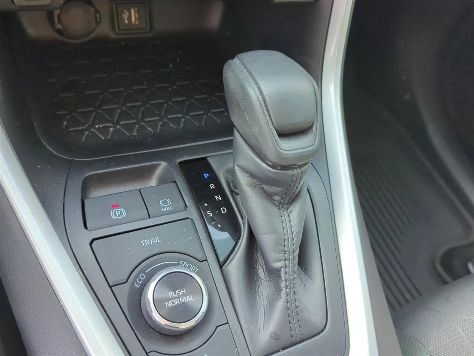 2025 Toyota RAV4 Hybrid XLE AWD (Natl)