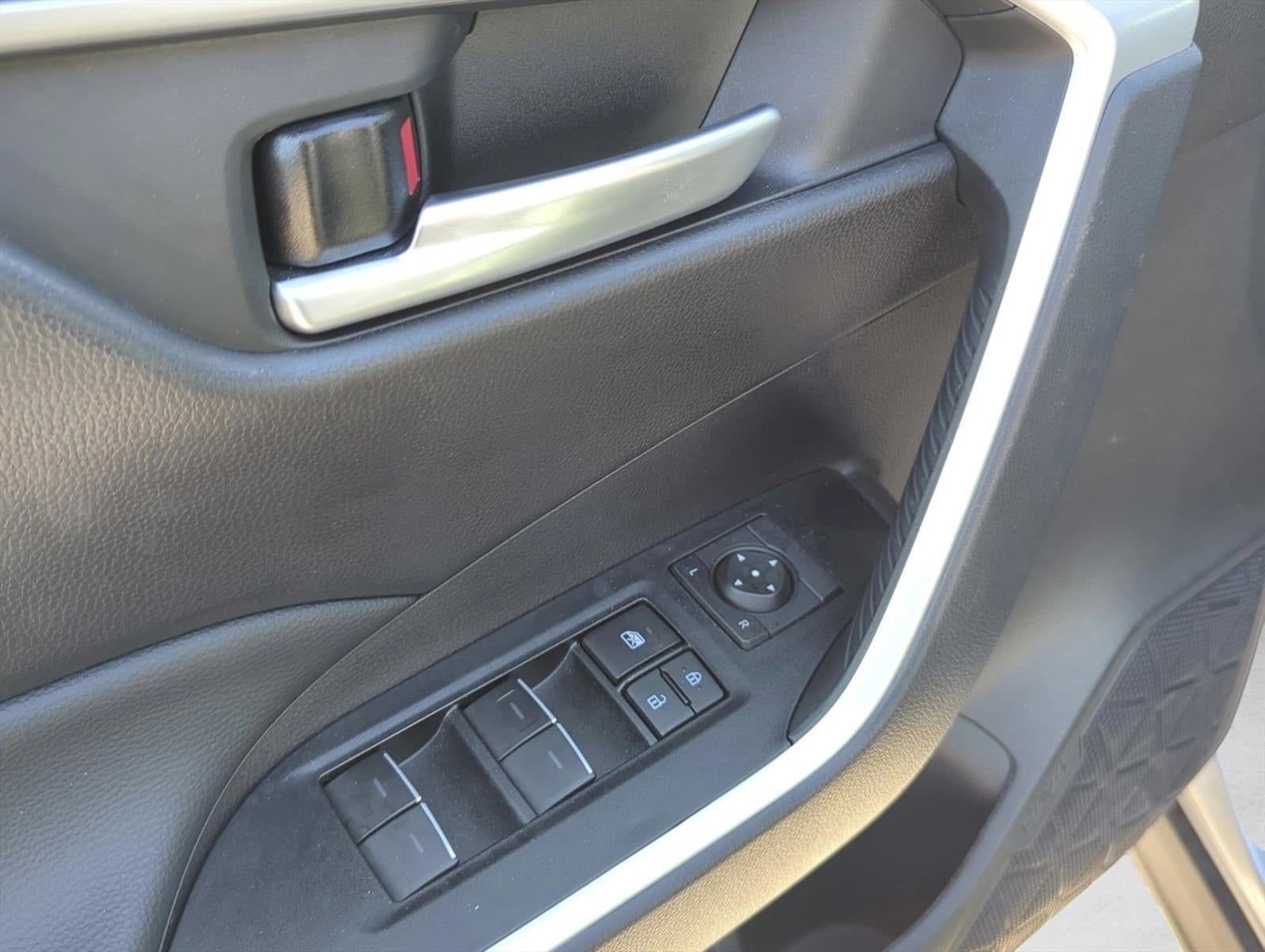 2025 Toyota RAV4 Hybrid XLE AWD (Natl)