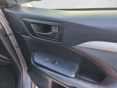 2017 Toyota Highlander LE V6 AWD (Natl)