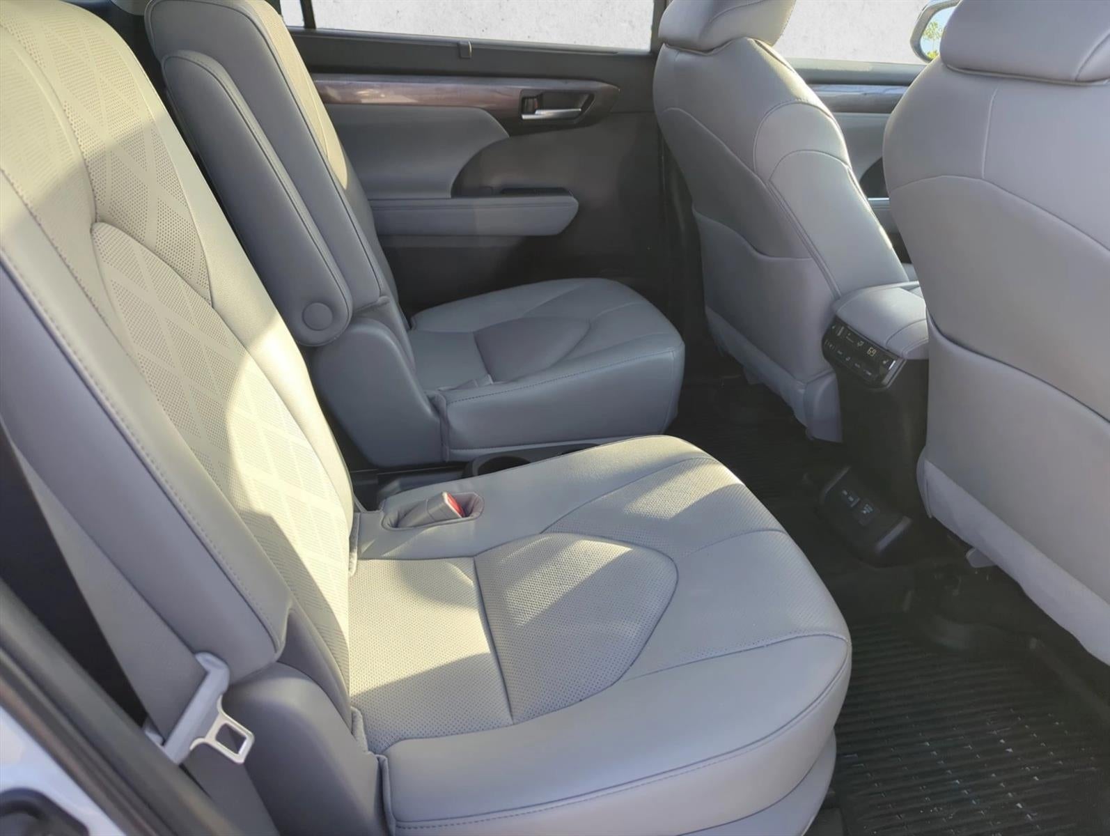 2023 Toyota Highlander Hybrid Platinum FWD (Natl)