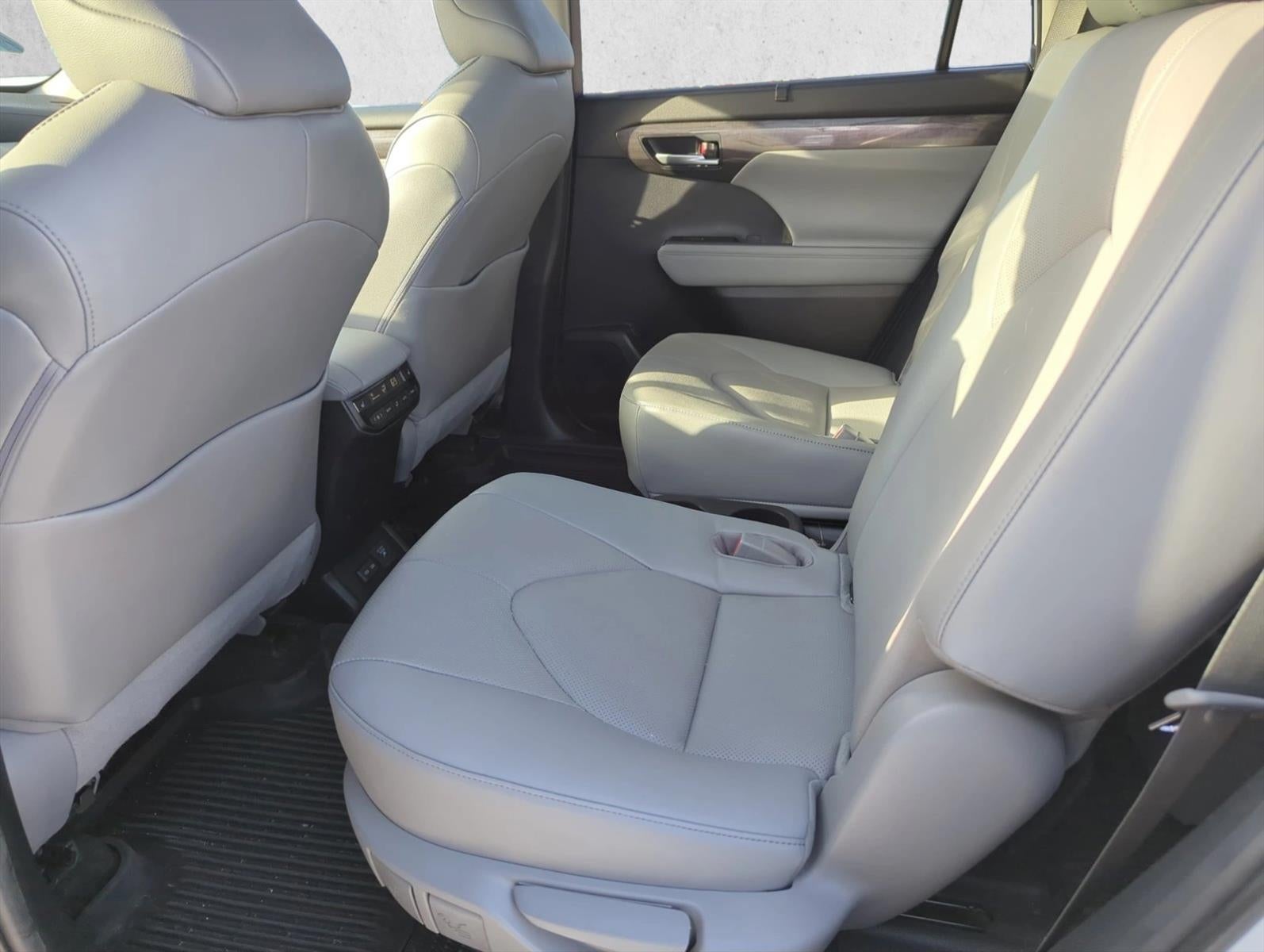 2023 Toyota Highlander Hybrid Platinum FWD (Natl)
