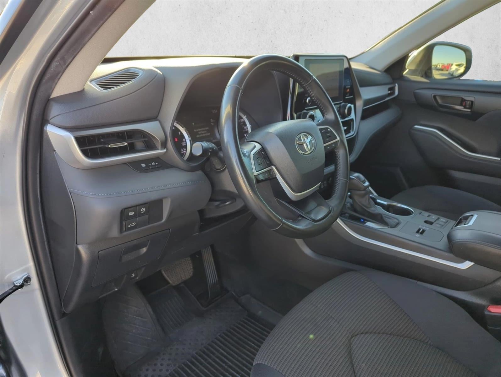 2023 Toyota Highlander LE FWD (GS)