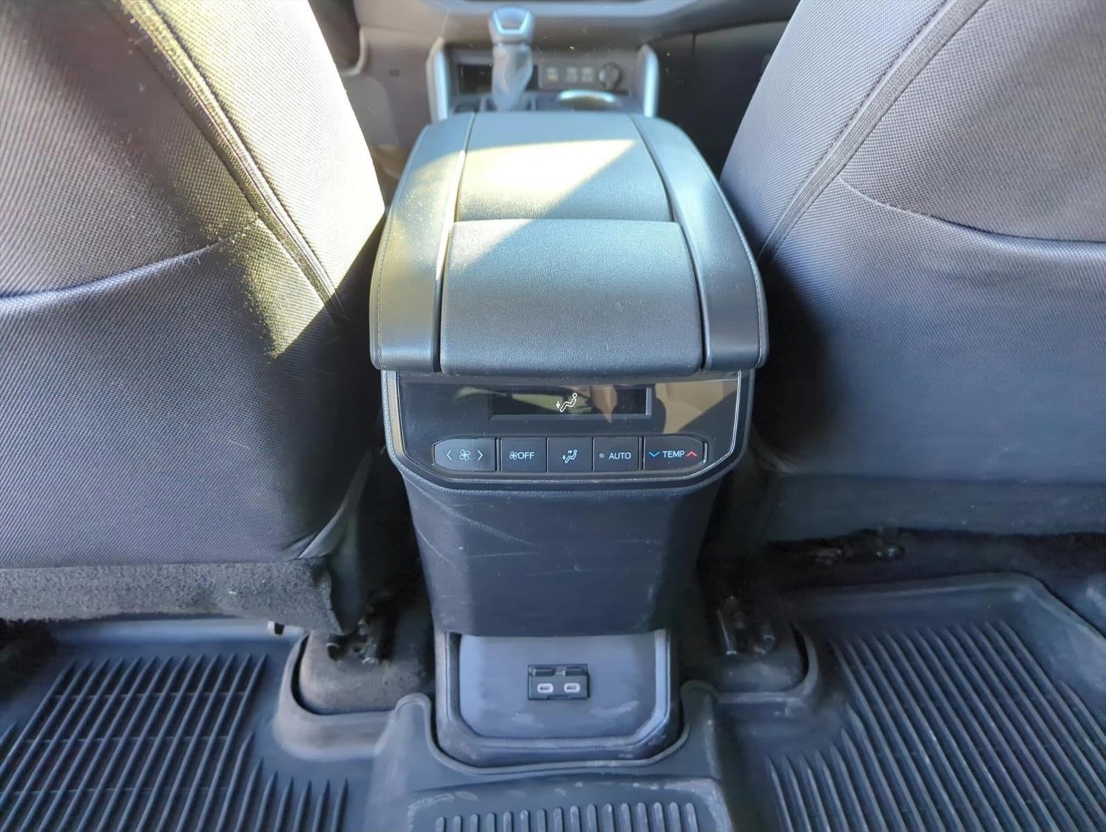 2023 Toyota Highlander LE FWD (GS)