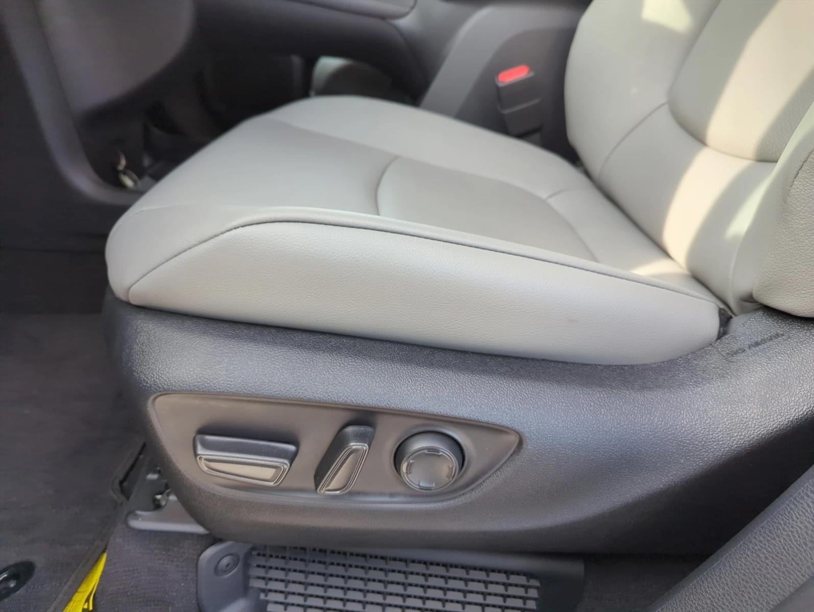 2026 Toyota Sienna XLE FWD 8-Passenger (Natl)