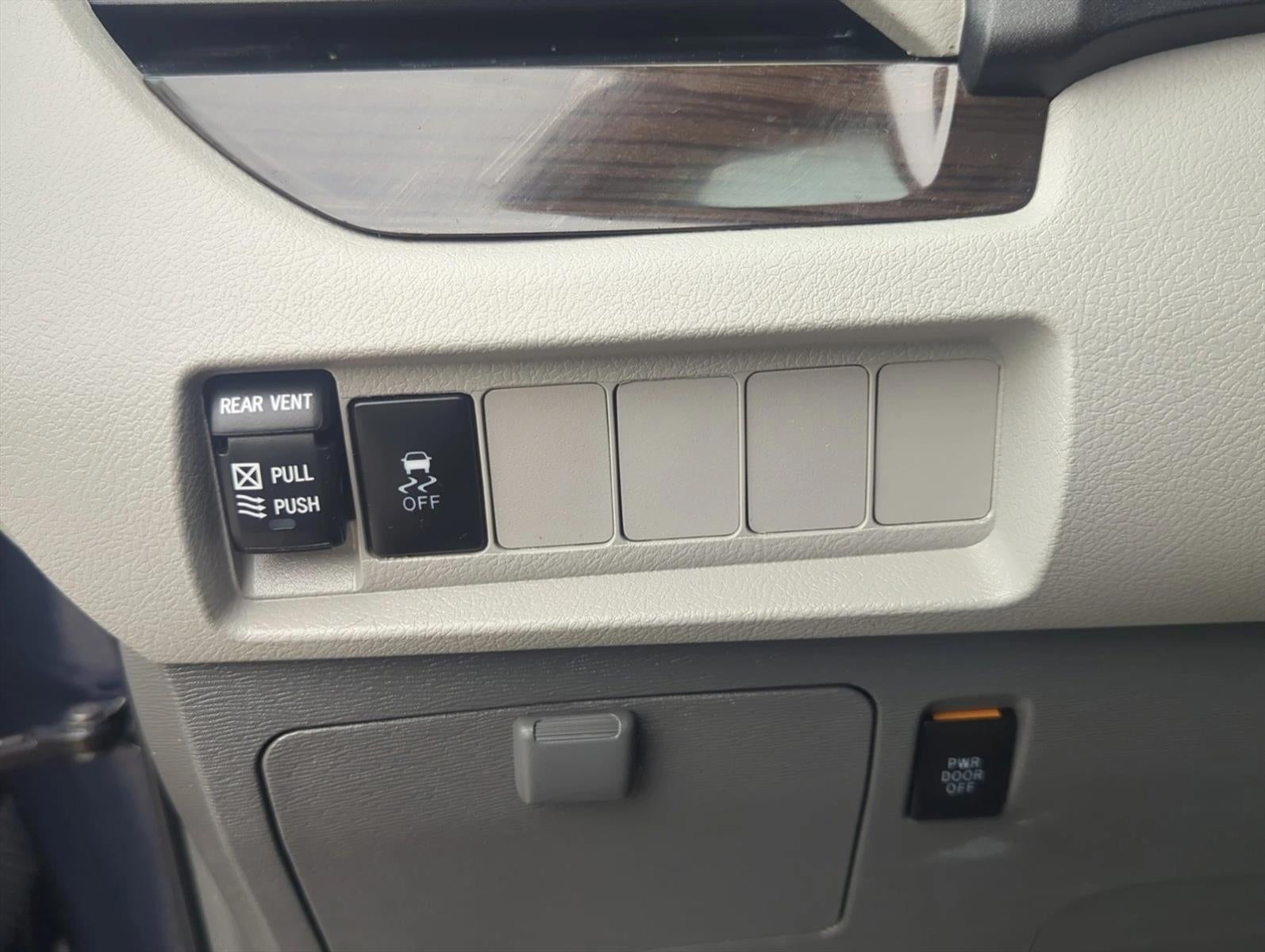 2019 Toyota Sienna XLE FWD 8-Passenger (Natl)