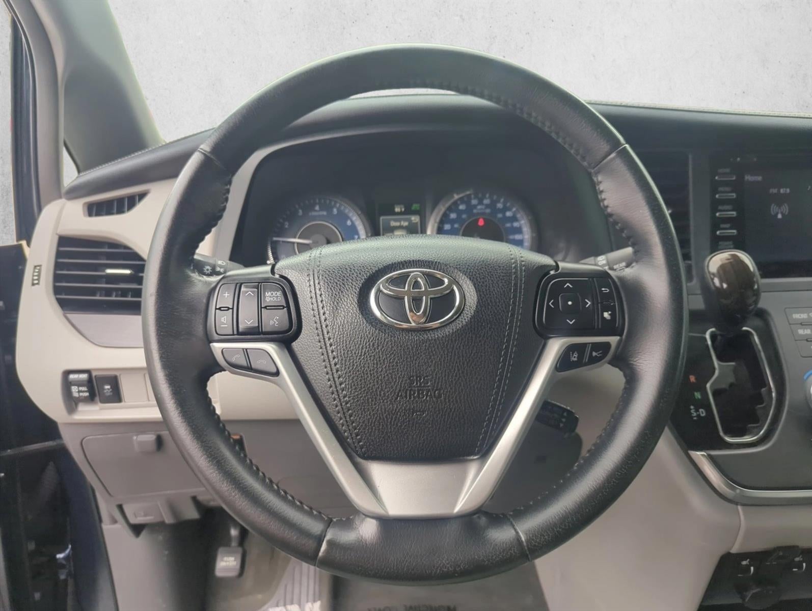 2019 Toyota Sienna XLE FWD 8-Passenger (Natl)