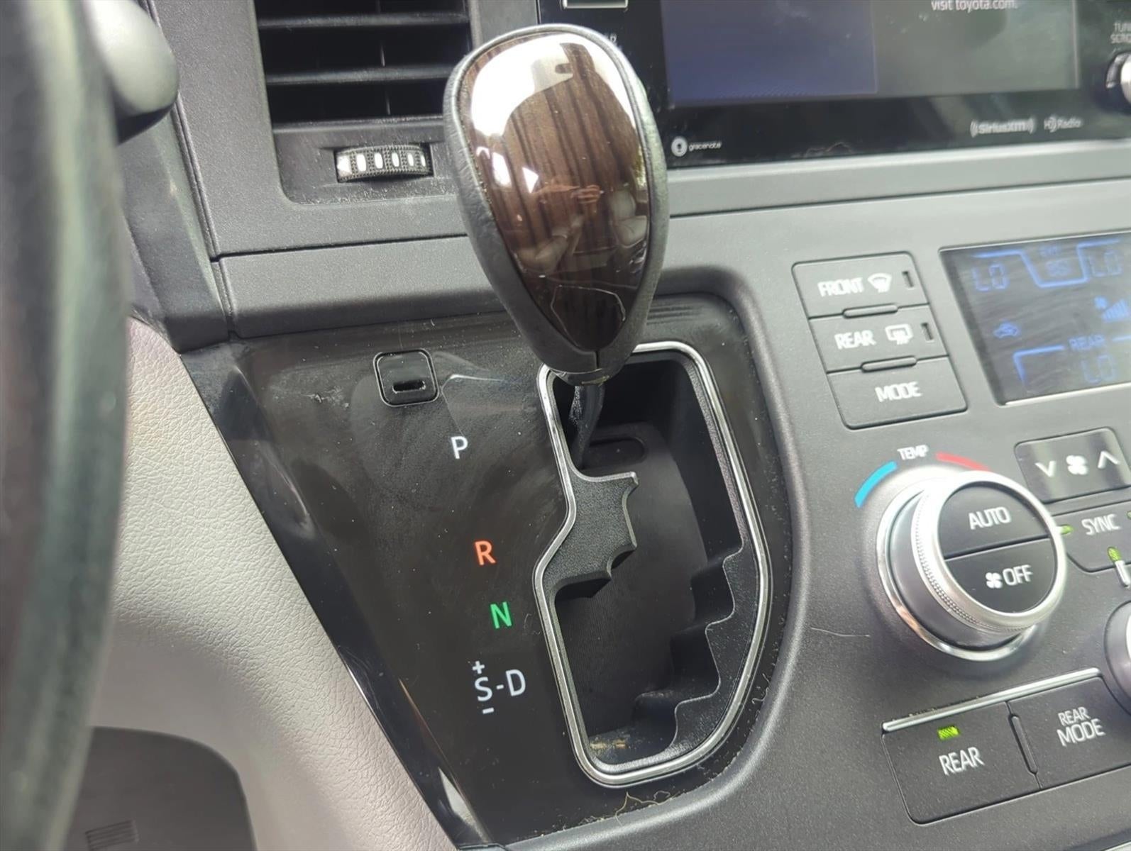 2019 Toyota Sienna XLE FWD 8-Passenger (Natl)