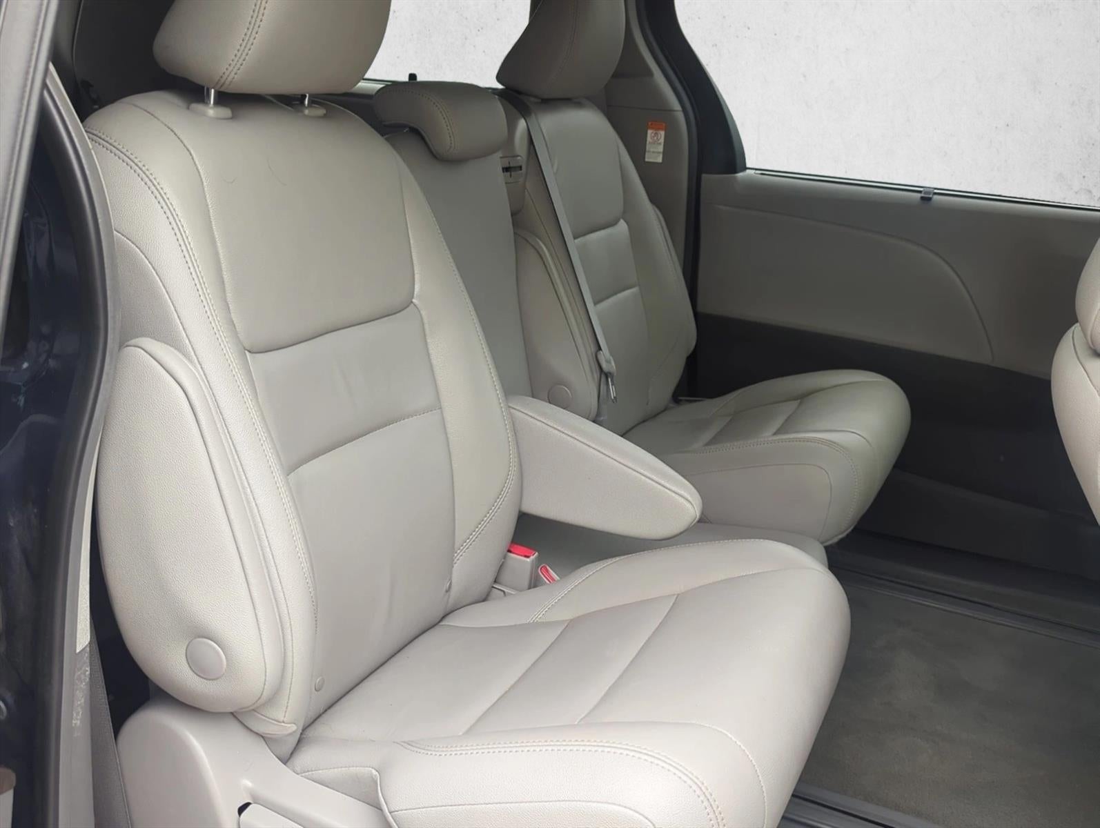 2019 Toyota Sienna XLE FWD 8-Passenger (Natl)