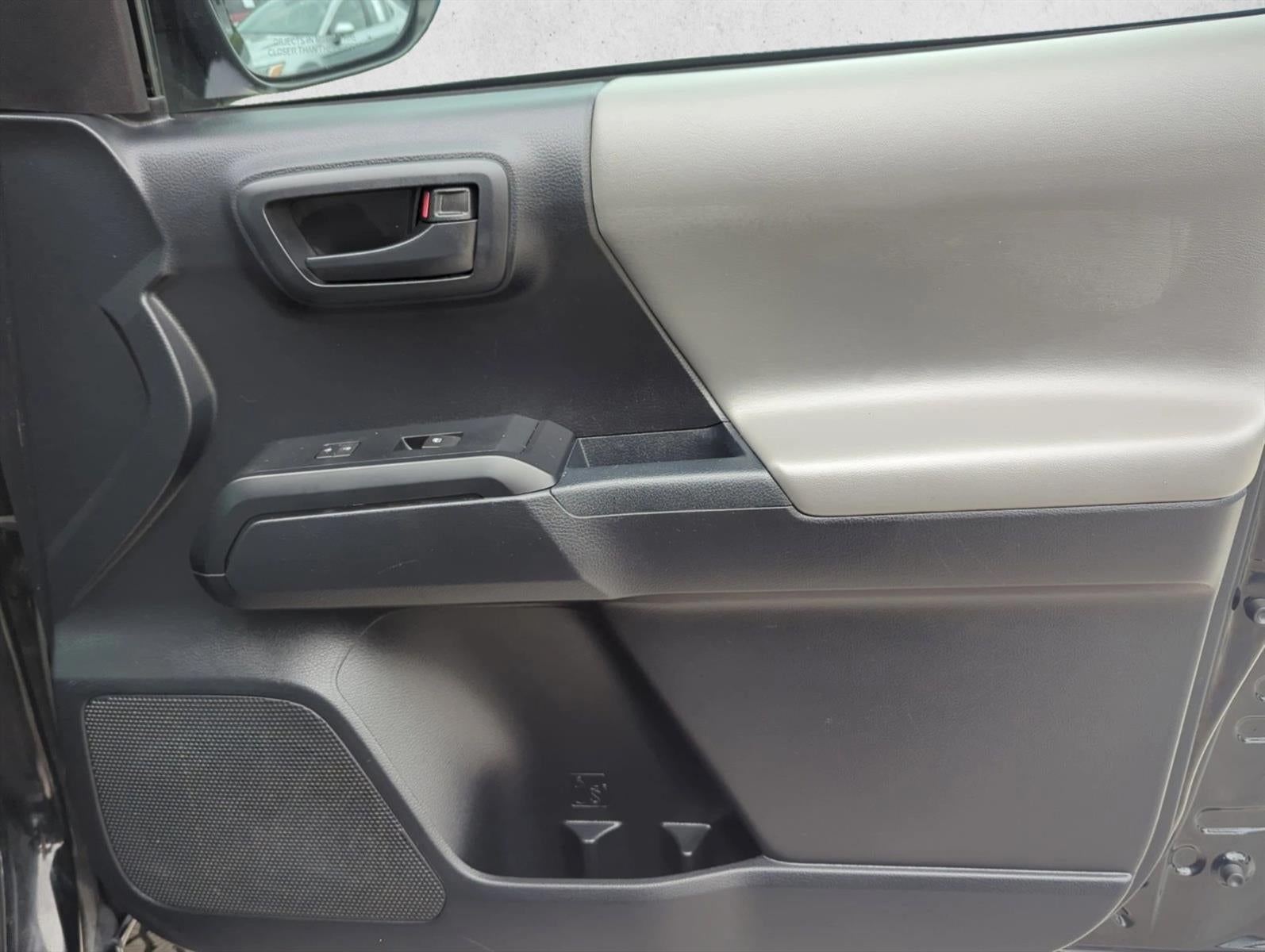 2017 Toyota Tacoma SR Double Cab 5' Bed I4 4x2 AT (GS)