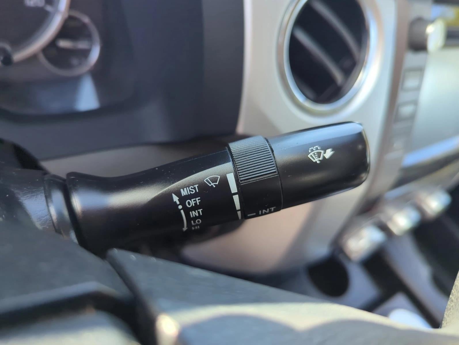 2016 Toyota Tundra 2WD Truck 2WD CrewMax Short Bed 5.7L FFV SR5 (SE)