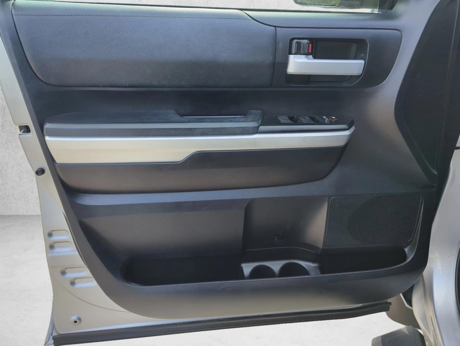 2017 Toyota Tundra 2WD 2WD SR5 CrewMax 5.5' Bed 5.7L FFV (SE)