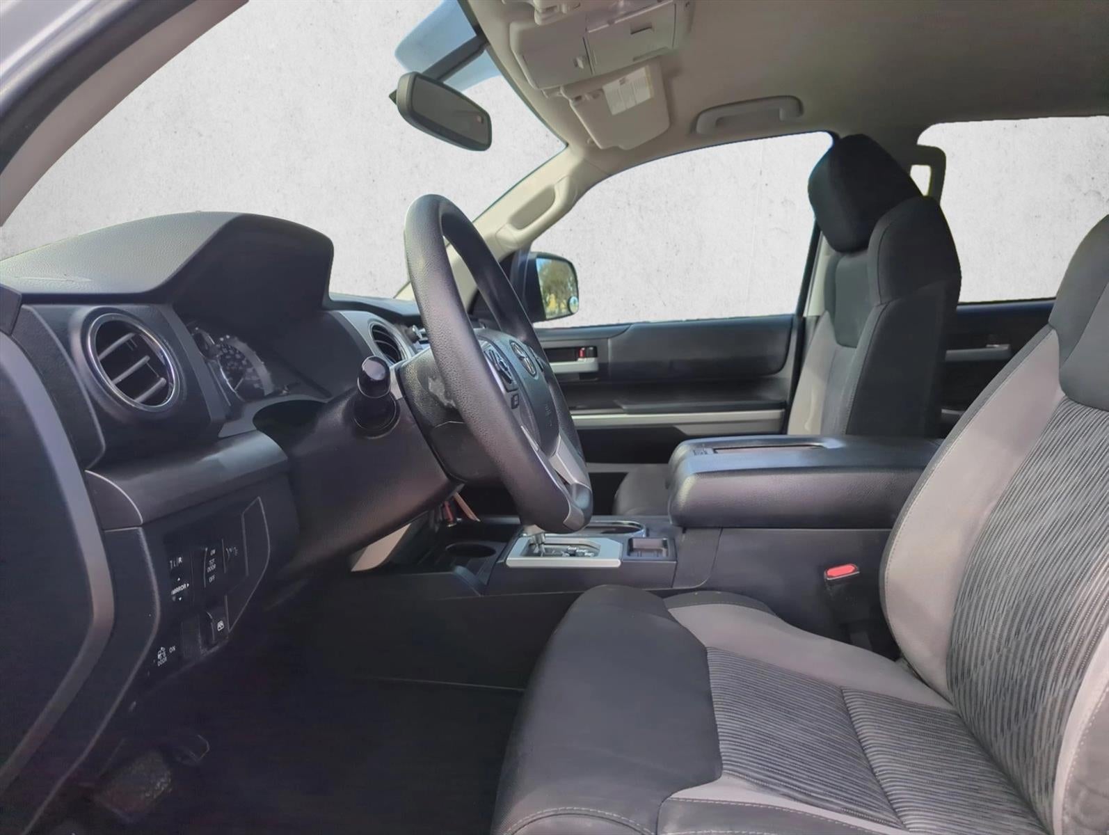 2017 Toyota Tundra 2WD 2WD SR5 CrewMax 5.5' Bed 5.7L FFV (SE)