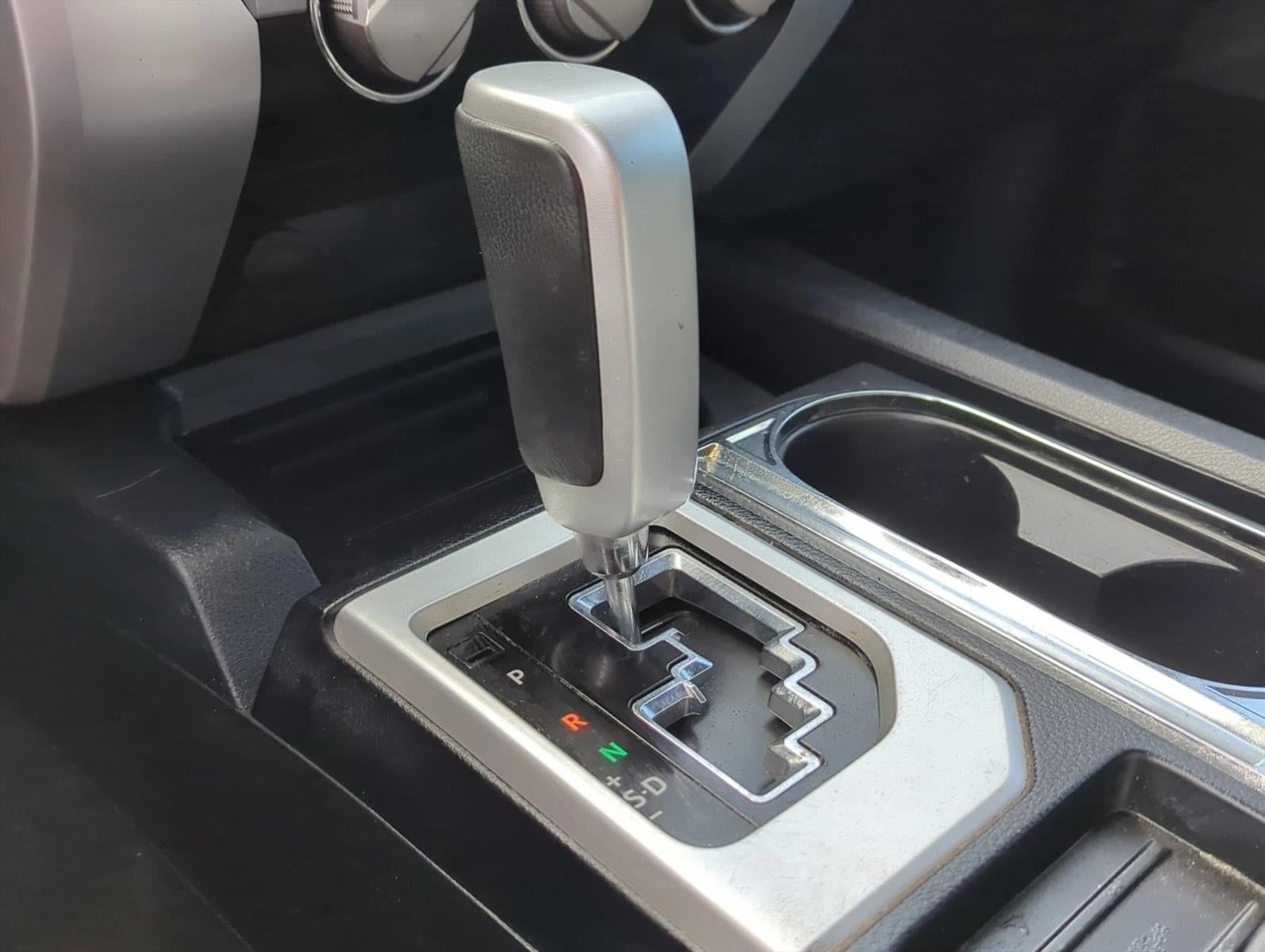 2017 Toyota Tundra 2WD 2WD SR5 CrewMax 5.5' Bed 5.7L FFV (SE)