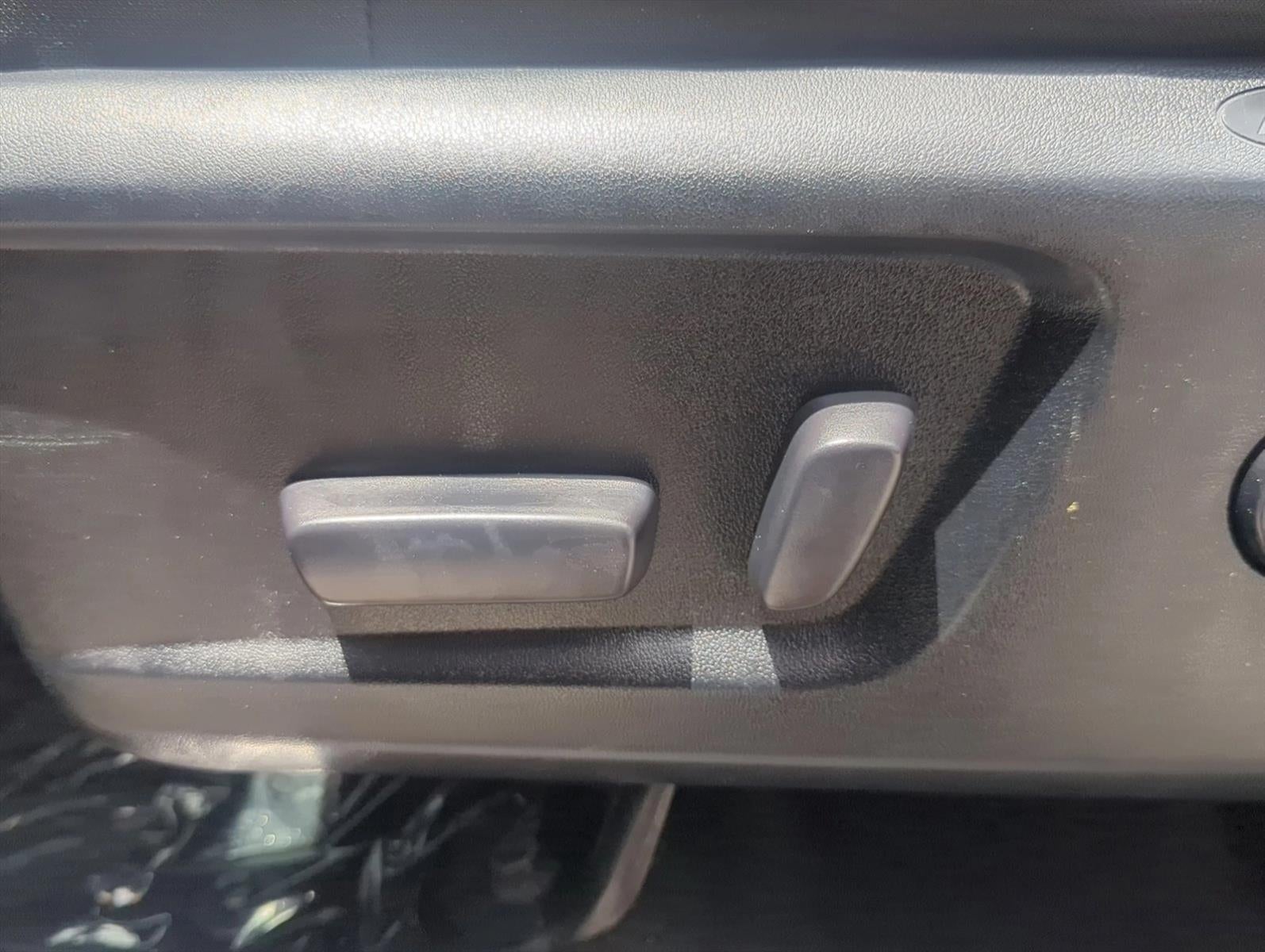 2019 Toyota Tundra 2WD 2WD SR5 CrewMax 5.5' Bed 5.7L (SE)