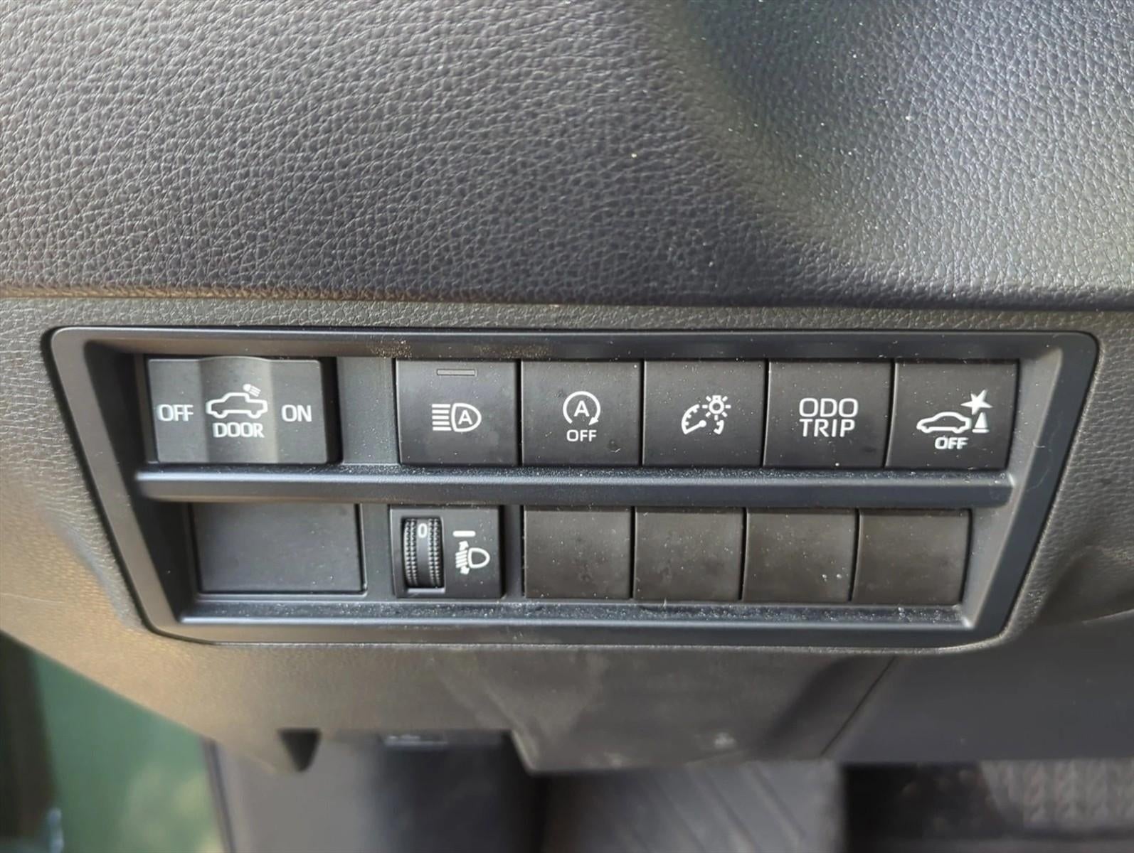2022 Toyota Tundra 4WD 4WD SR5 CrewMax 5.5' Bed (SE)