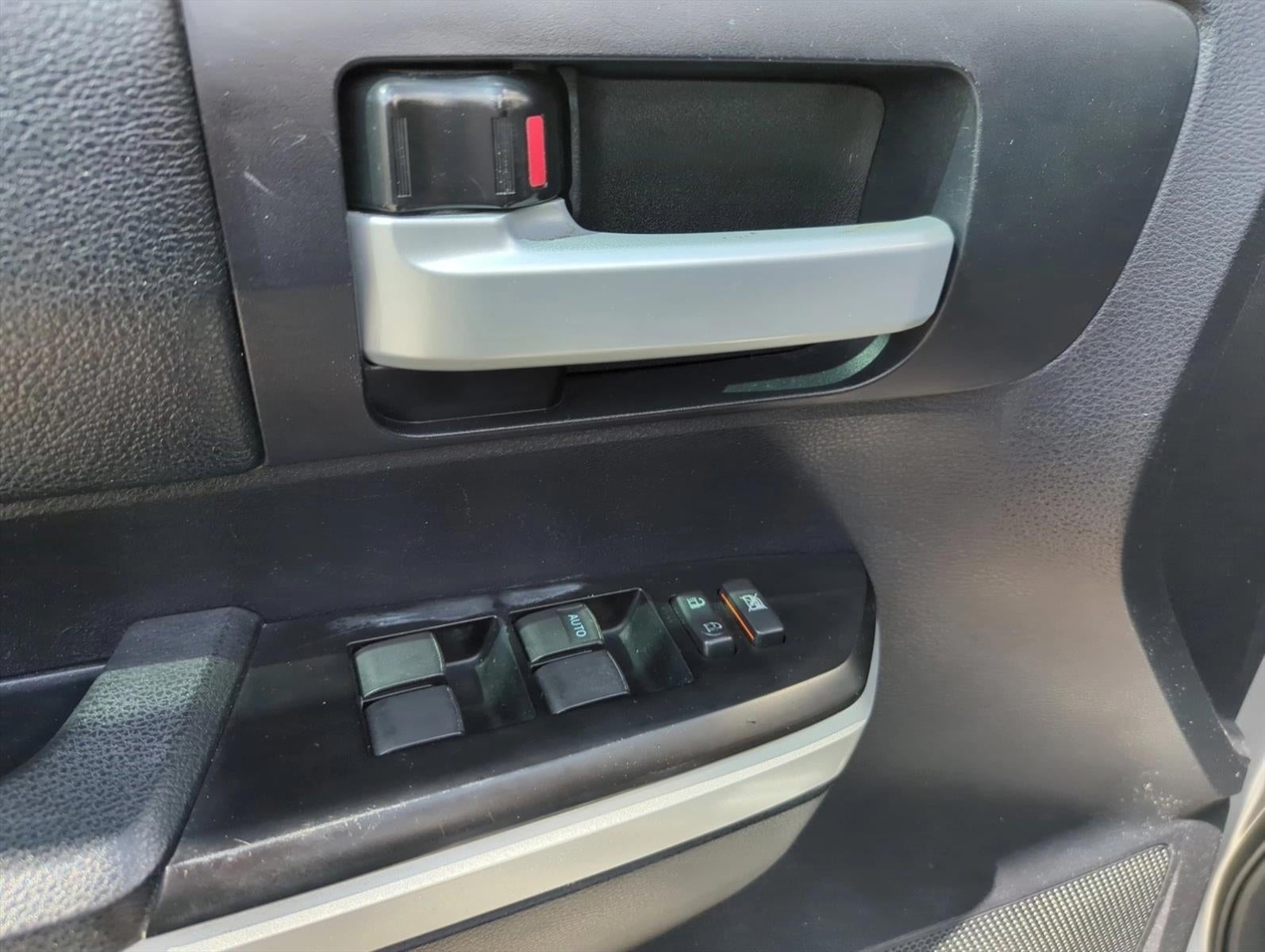 2016 Toyota Tundra 2WD Truck 2WD Double Cab Standard Bed 4.6L V8 SR5 (Natl)