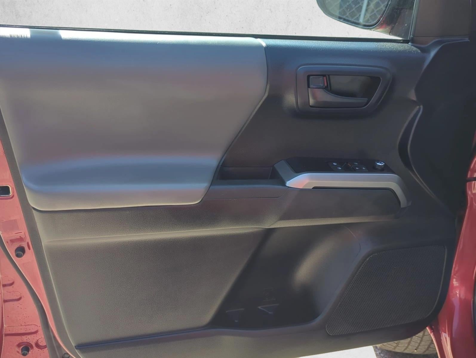 2017 Toyota Tacoma SR5 Access Cab 6' Bed I4 4x2 AT (Natl)