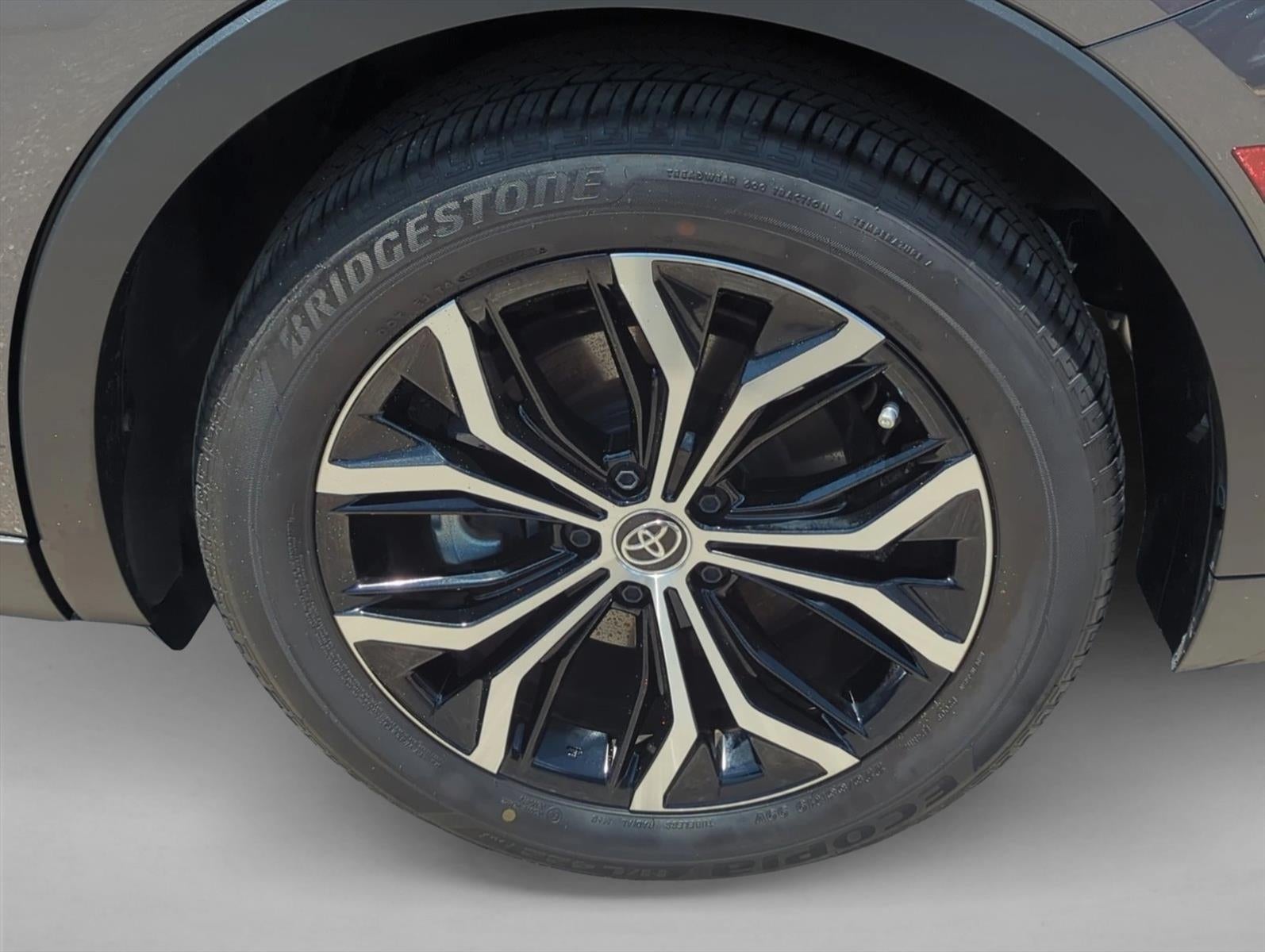 2024 Toyota Crown XLE AWD (Natl)