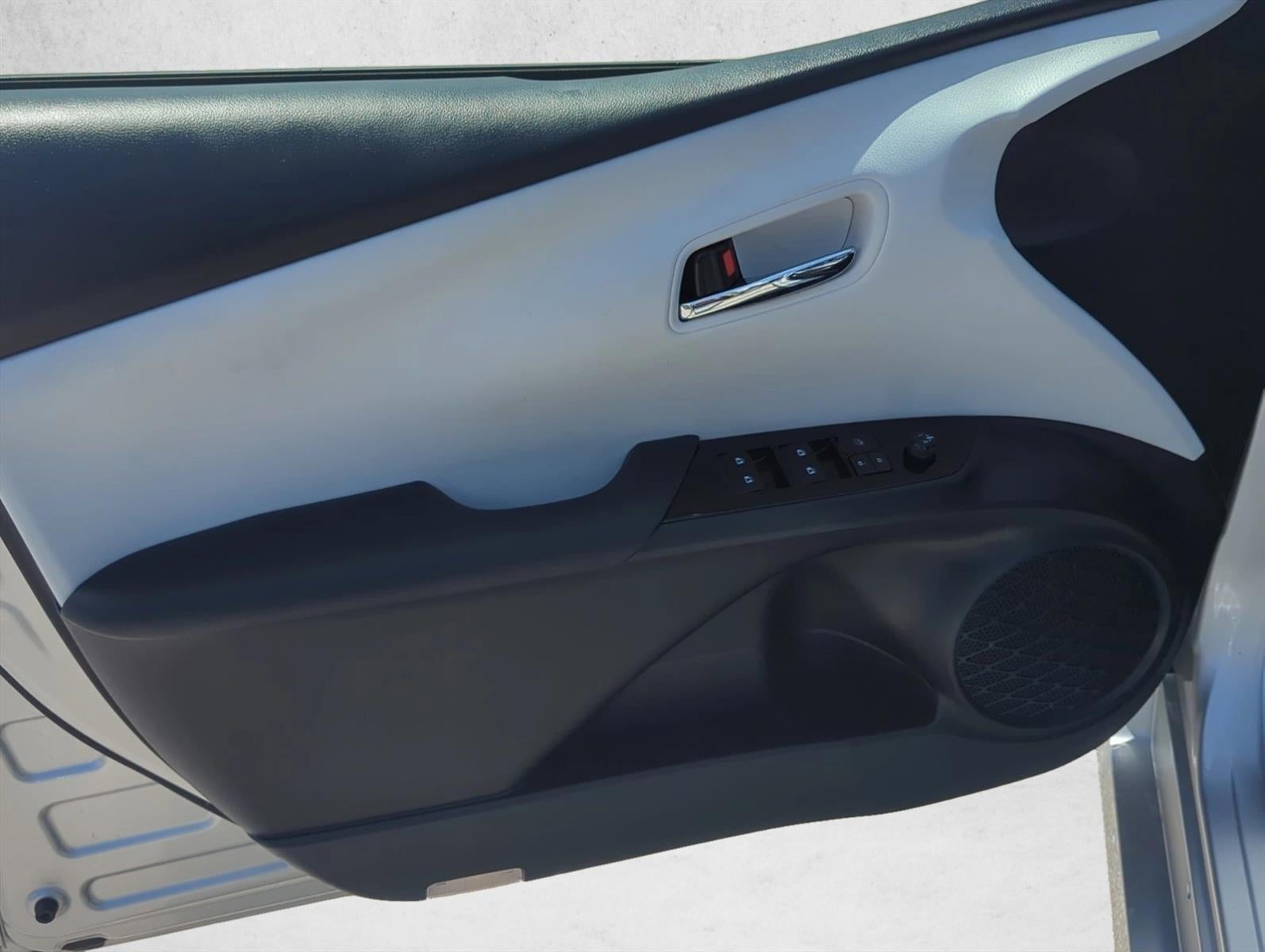 2018 Toyota Prius Three (Natl)