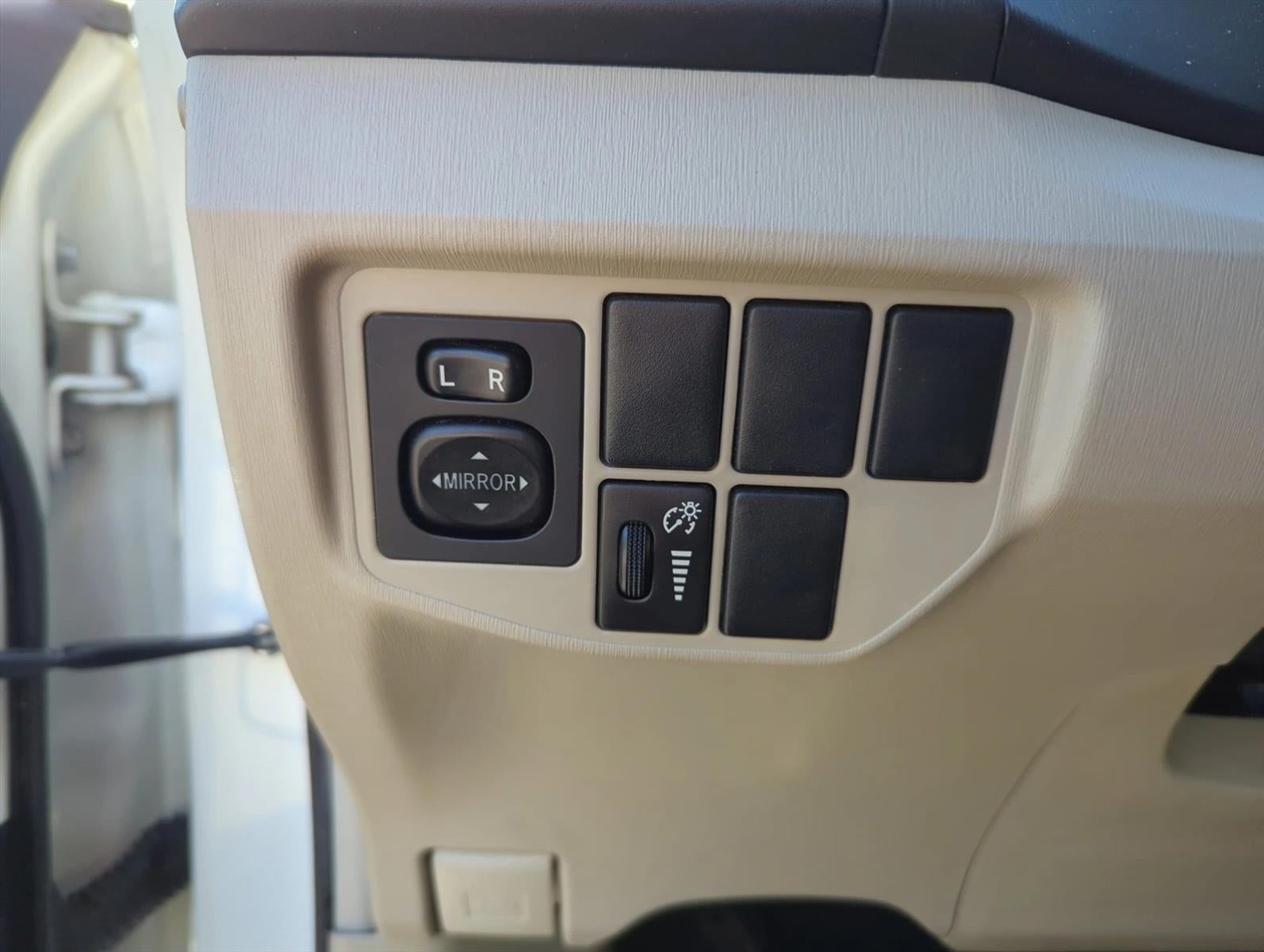 2014 Toyota Prius 5dr HB Four (Natl)