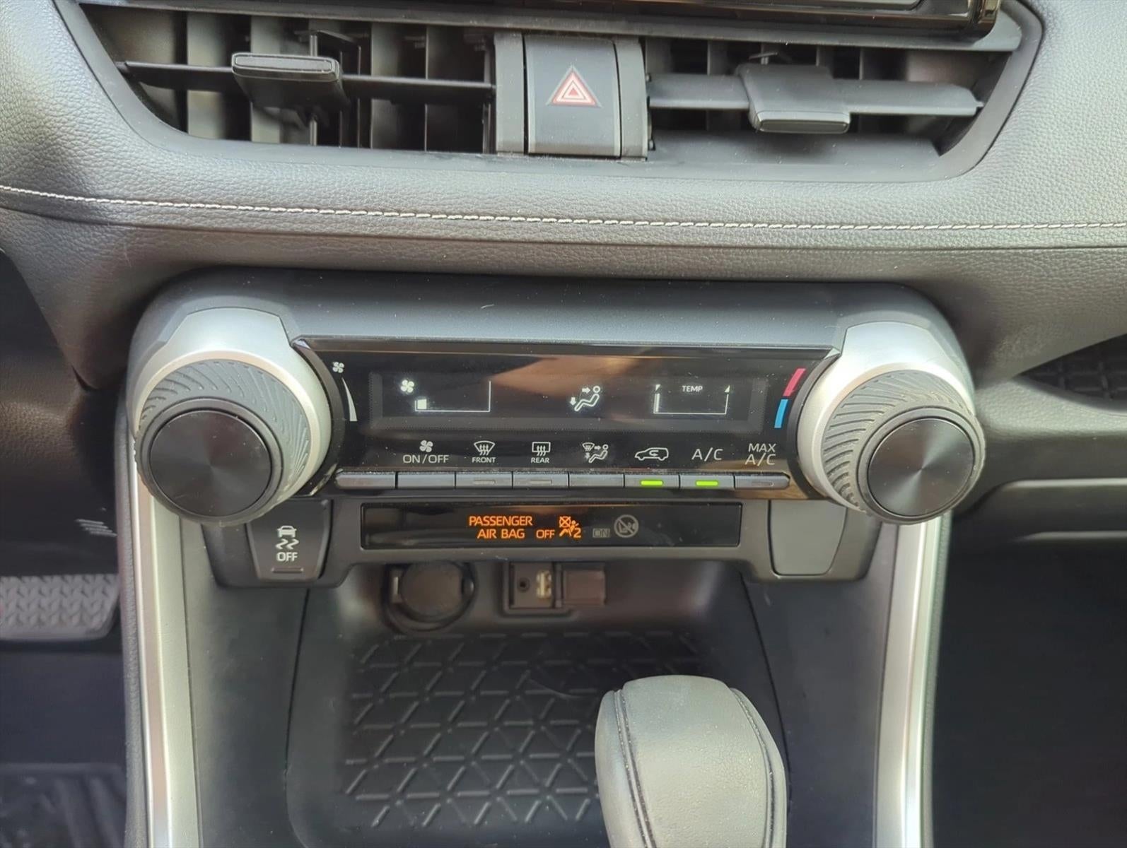 2019 Toyota RAV4 LE FWD (GS)