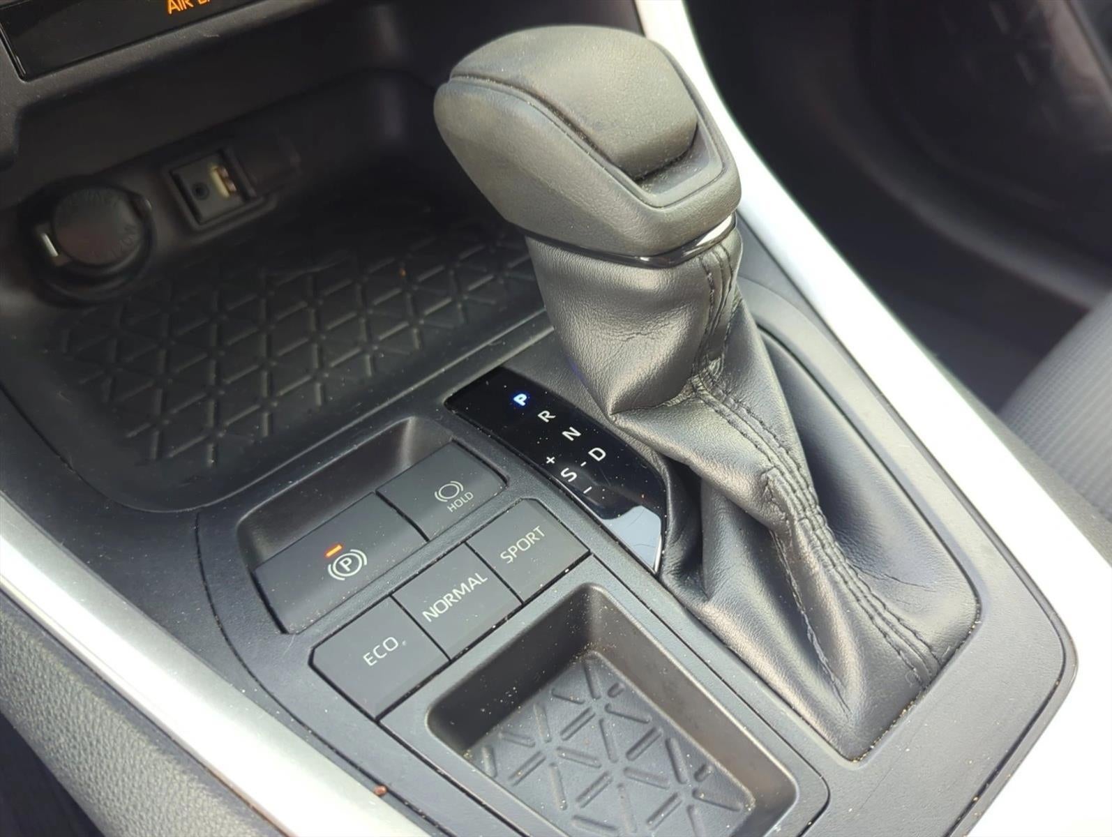 2019 Toyota RAV4 LE FWD (GS)