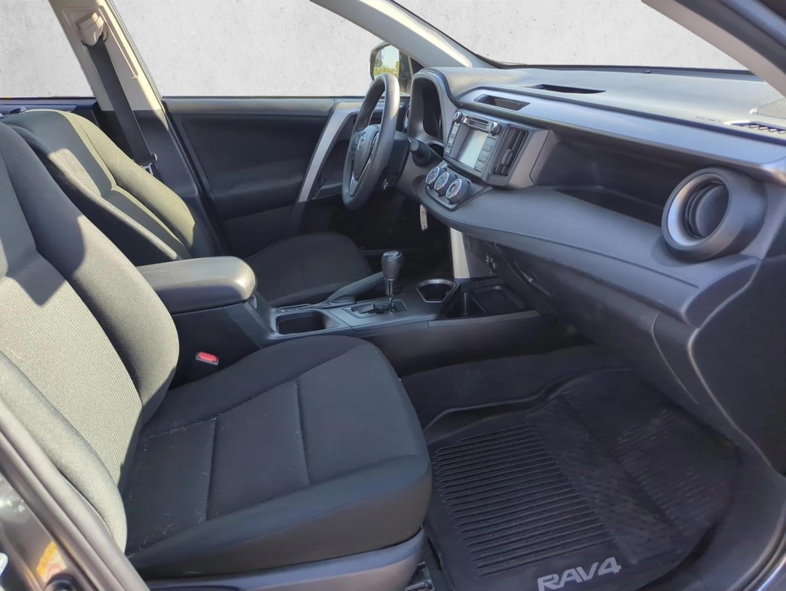 2017 Toyota RAV4 LE FWD (GS)