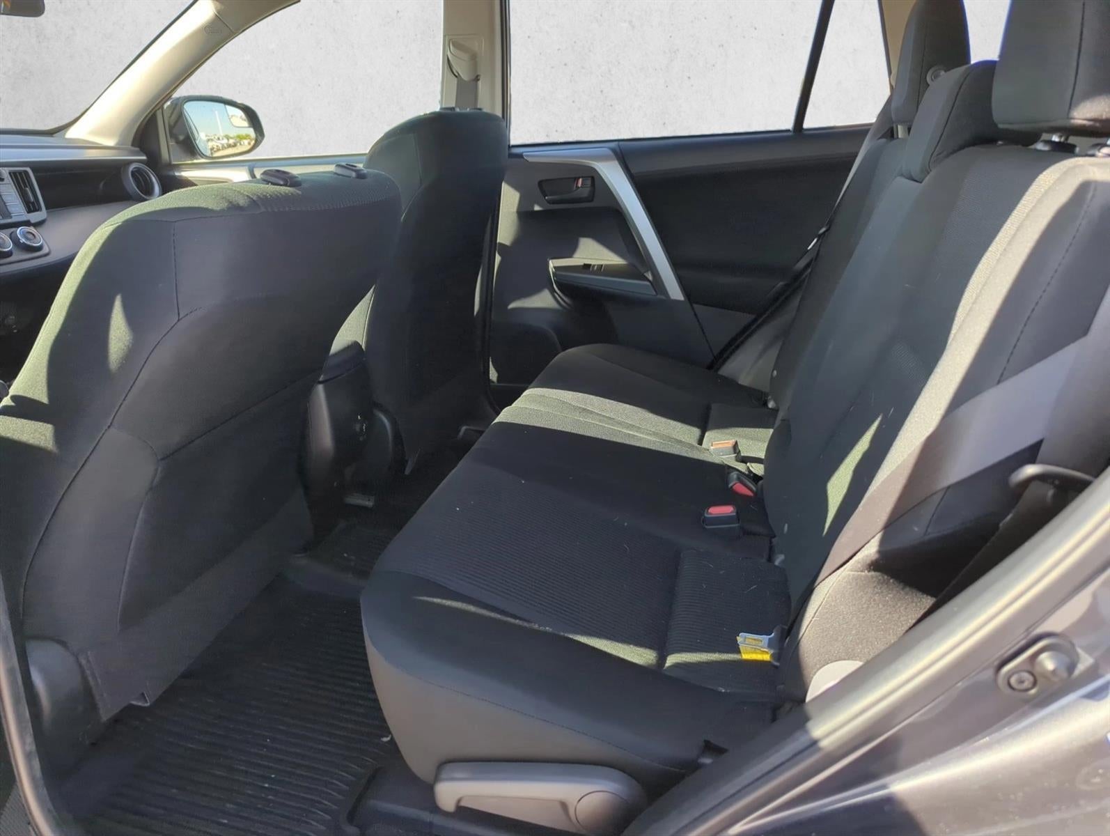 2017 Toyota RAV4 LE FWD (GS)