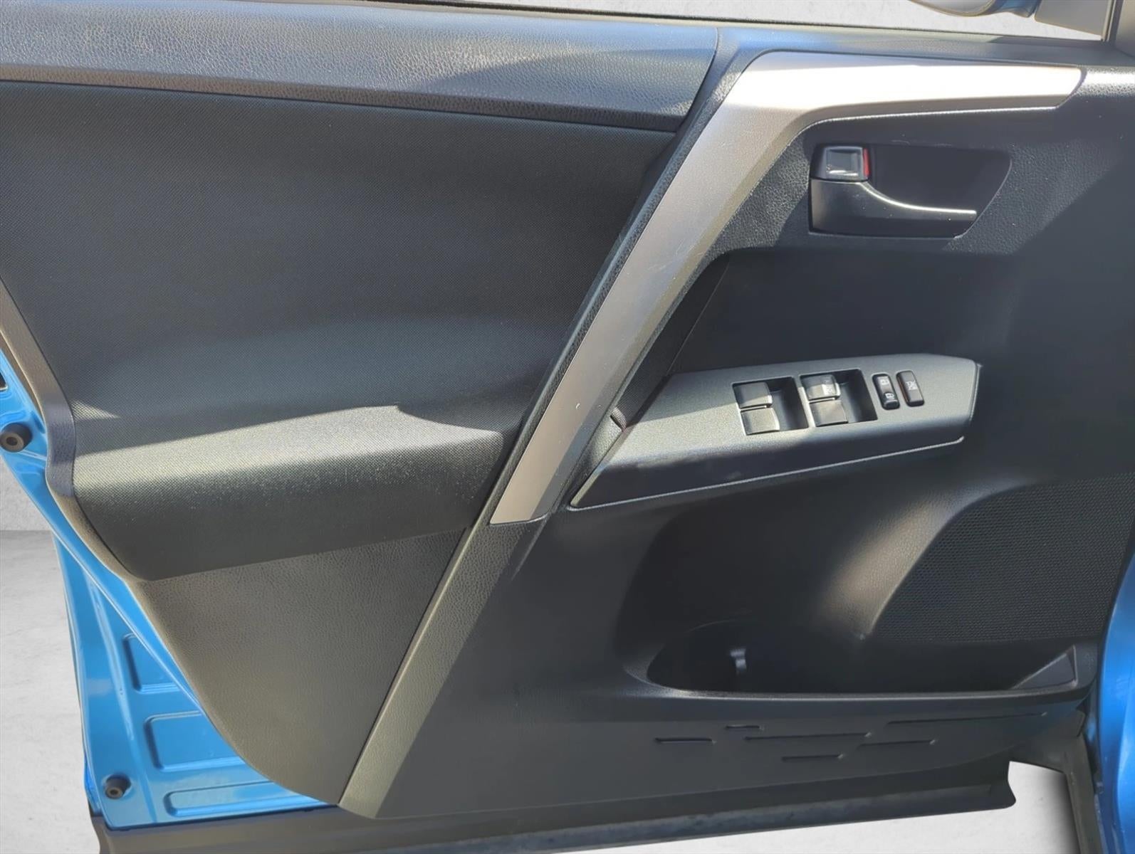 2018 Toyota RAV4 LE FWD (GS)