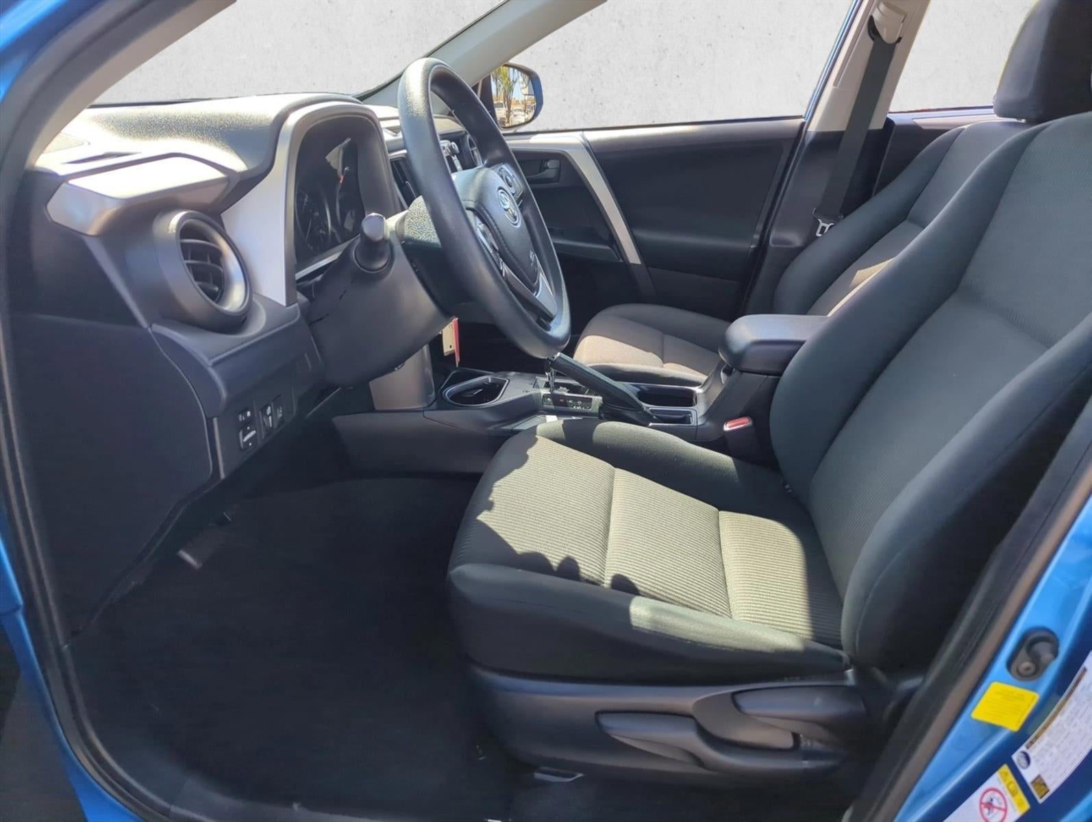 2018 Toyota RAV4 LE FWD (GS)