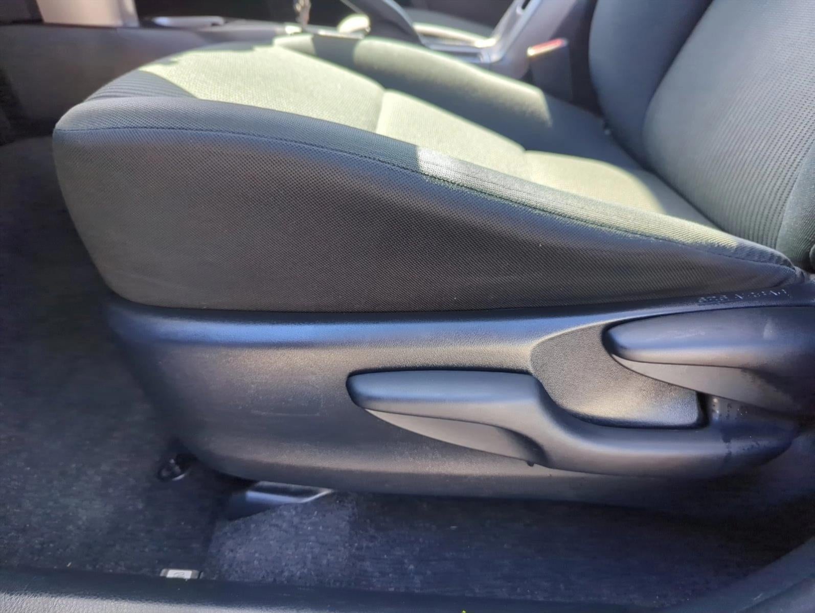 2018 Toyota RAV4 LE FWD (GS)