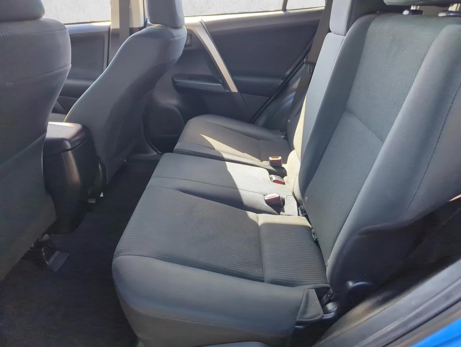 2018 Toyota RAV4 LE FWD (GS)