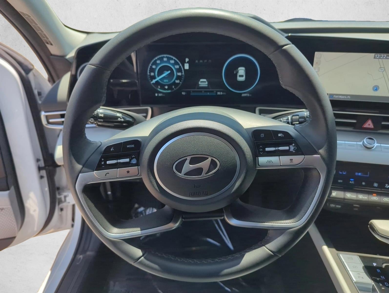 2024 Hyundai ELANTRA Limited IVT