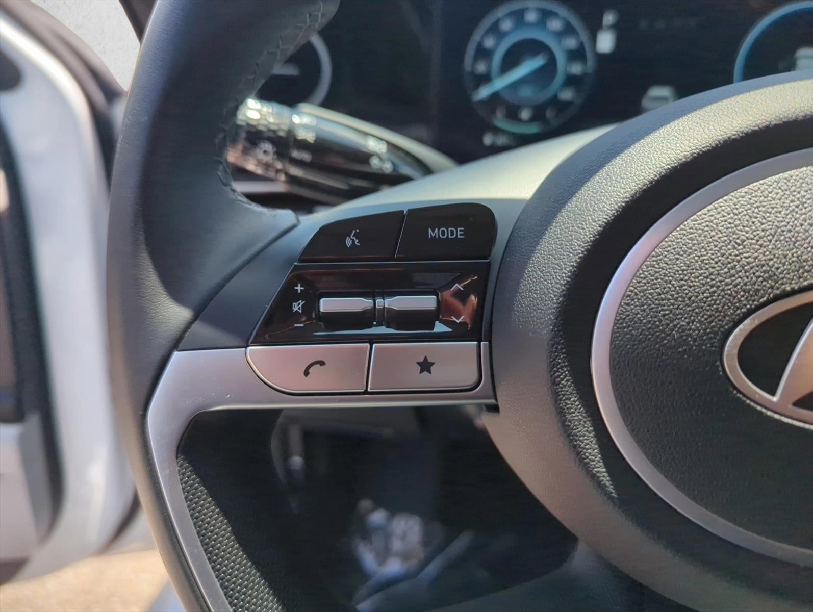 2024 Hyundai ELANTRA Limited IVT