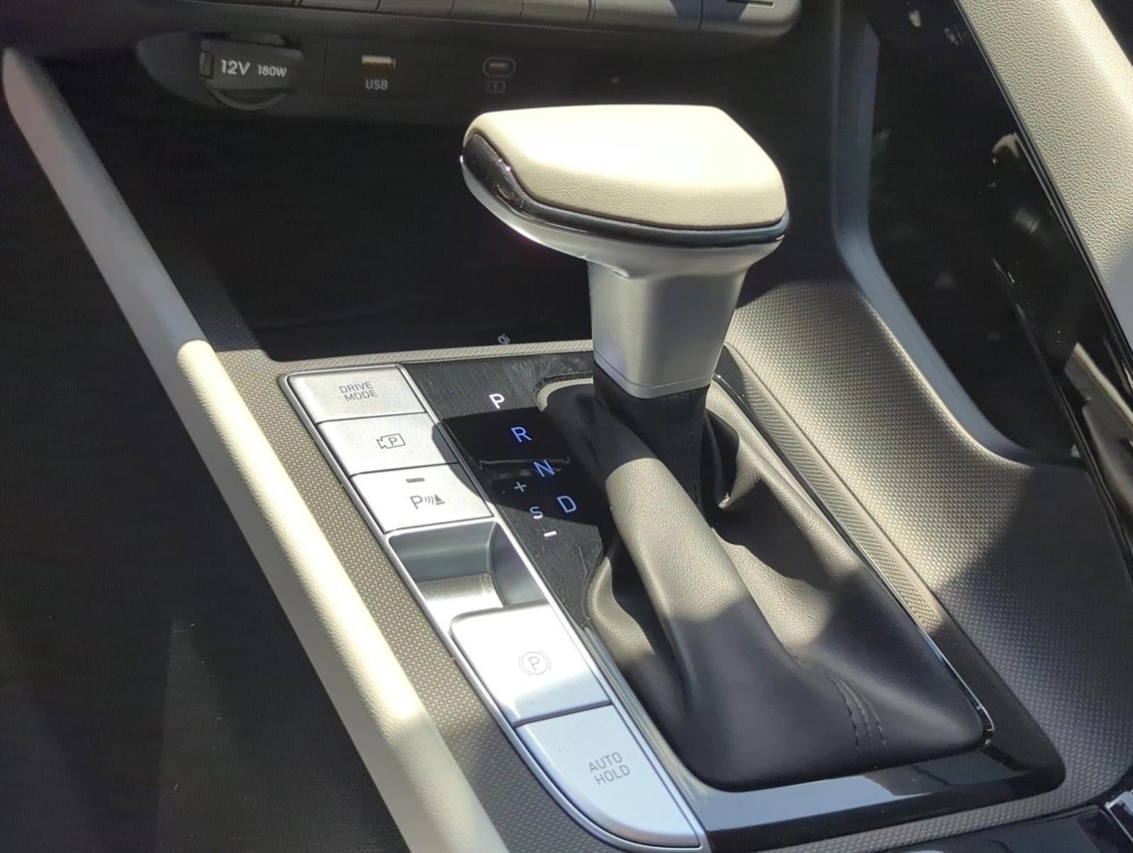 2024 Hyundai ELANTRA Limited IVT