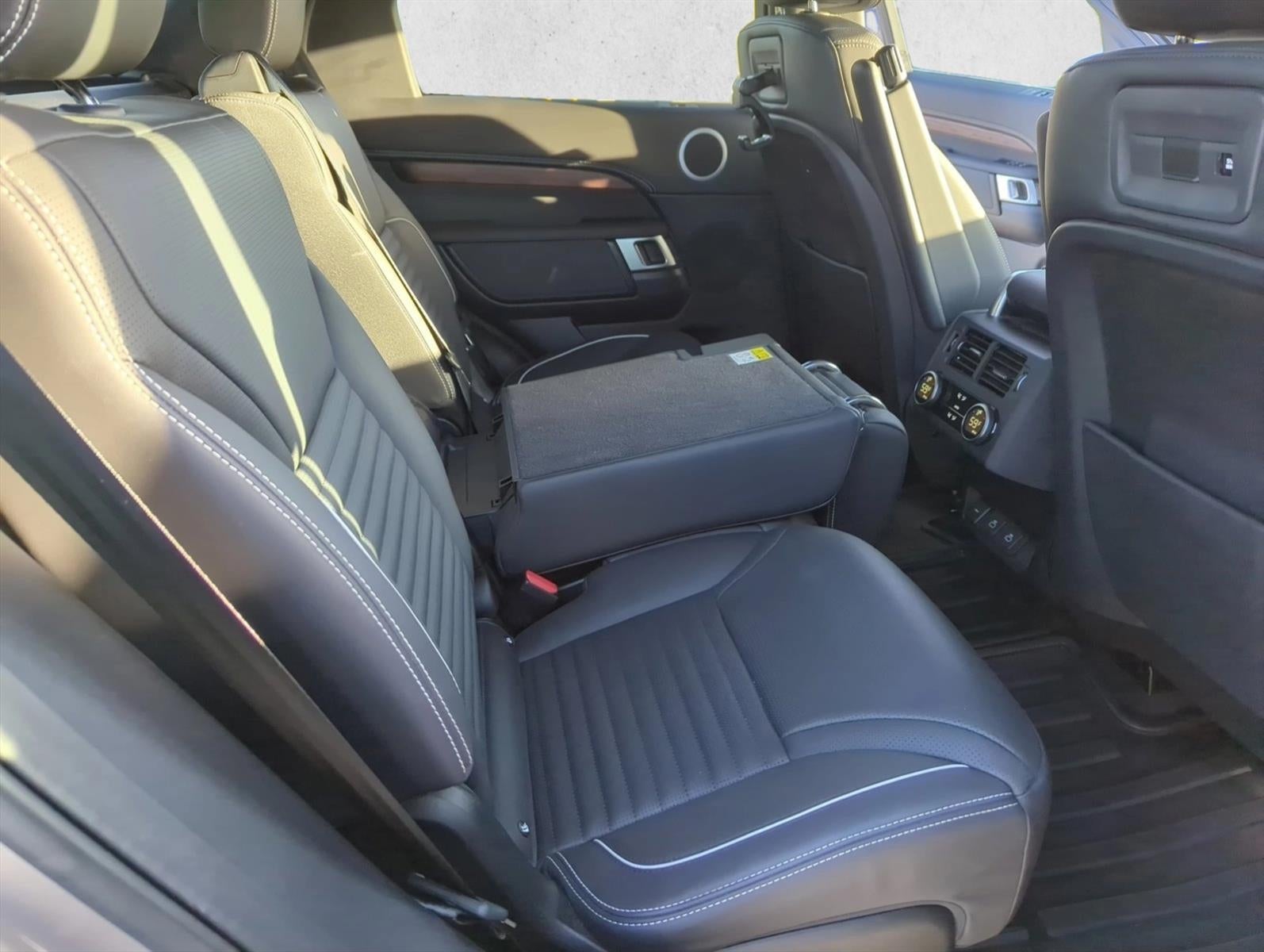 2024 Land Rover Discovery P360 Dynamic SE