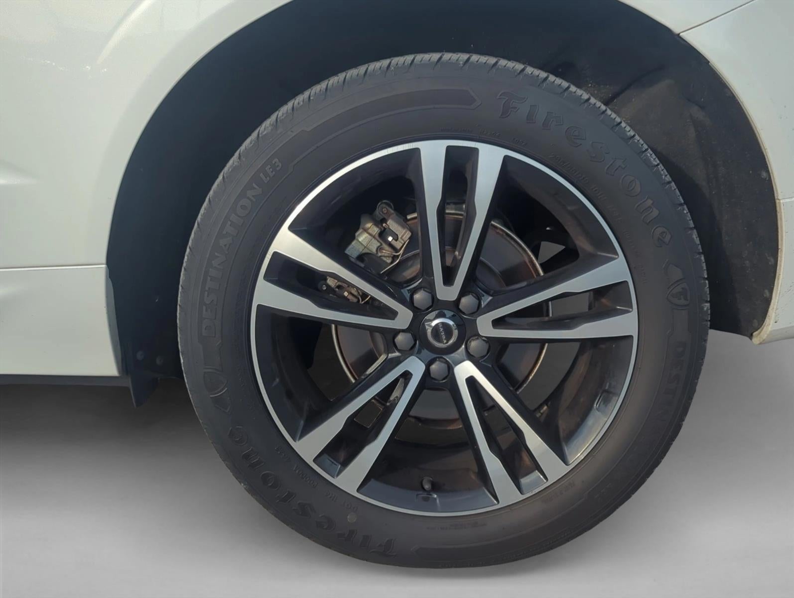 2021 Volvo XC60 T5 FWD Momentum