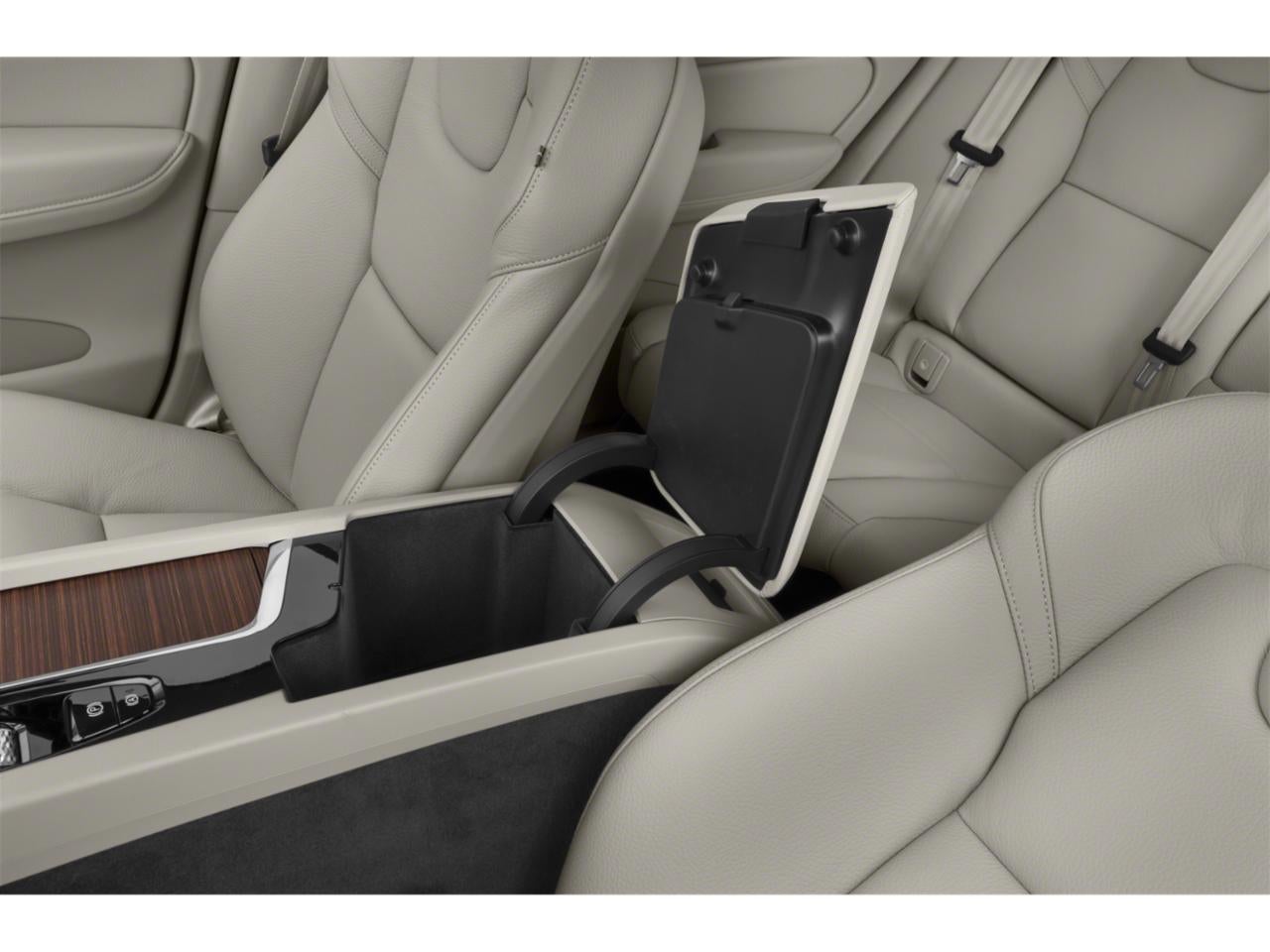 2021 Volvo XC60 T5 FWD Momentum